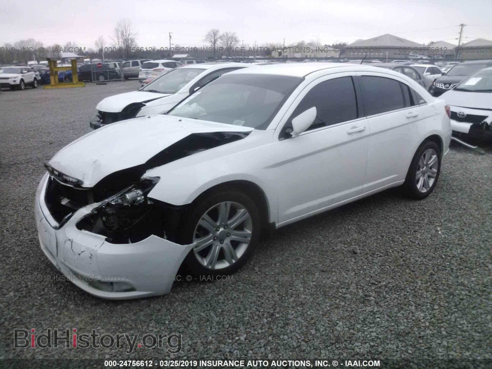 2013 CHRYSLER 200 - VIN: 1C3CCBAB2DN761237 - Фото 2