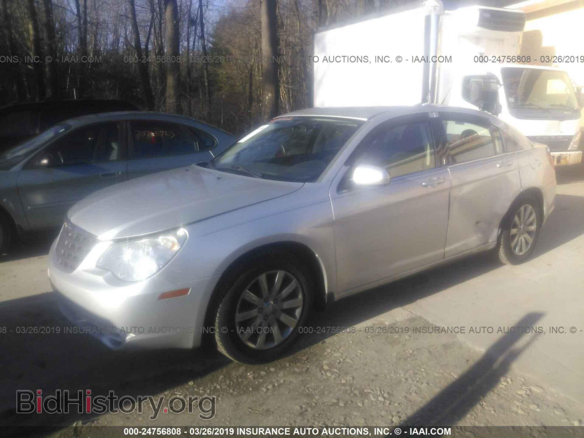 2010 CHRYSLER SEBRING - VIN: 1C3CC5FB3AN197250 - Фото 2