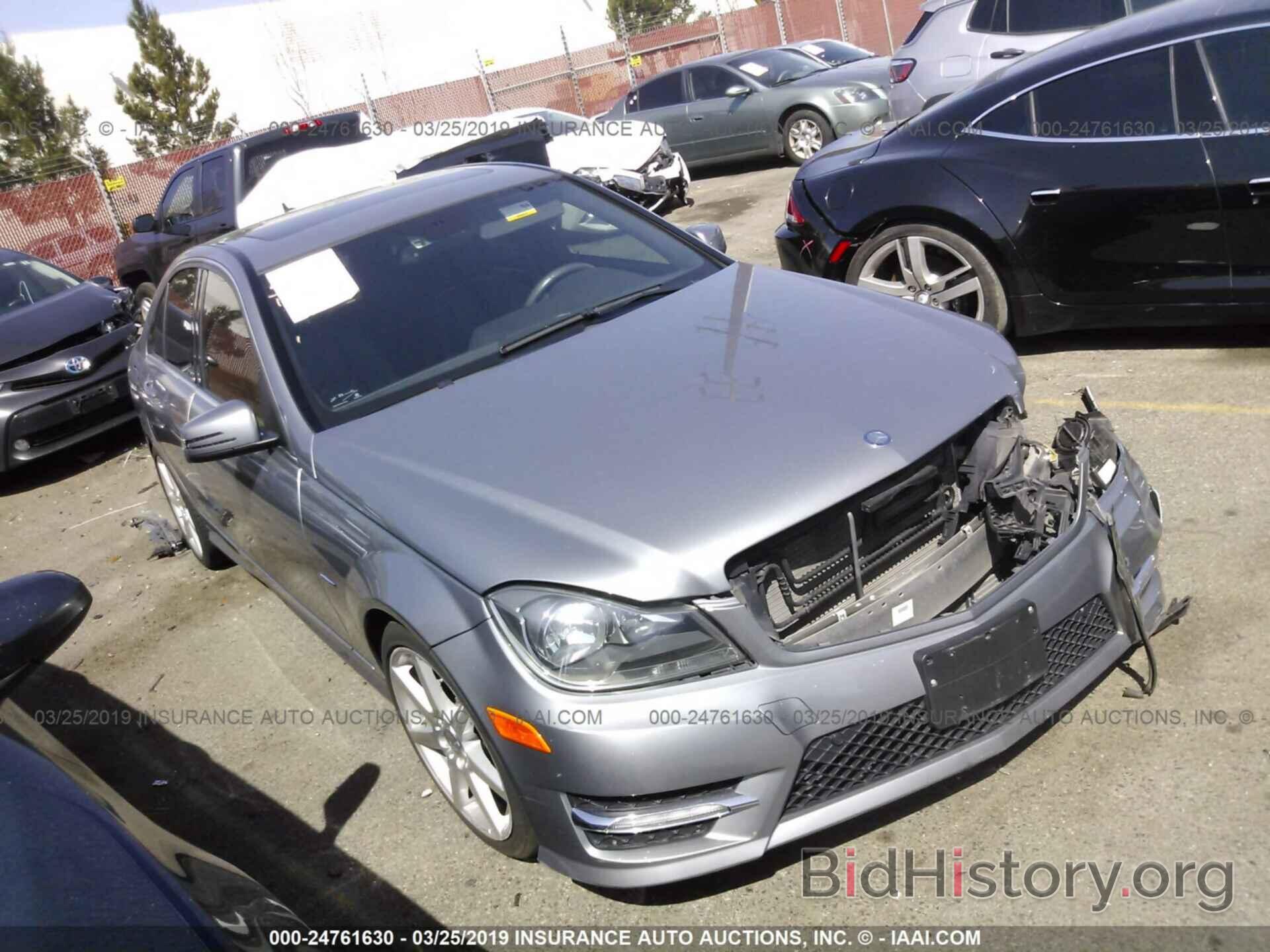 Photo WDDGF4HB8CA614213 - MERCEDES-BENZ C 2012