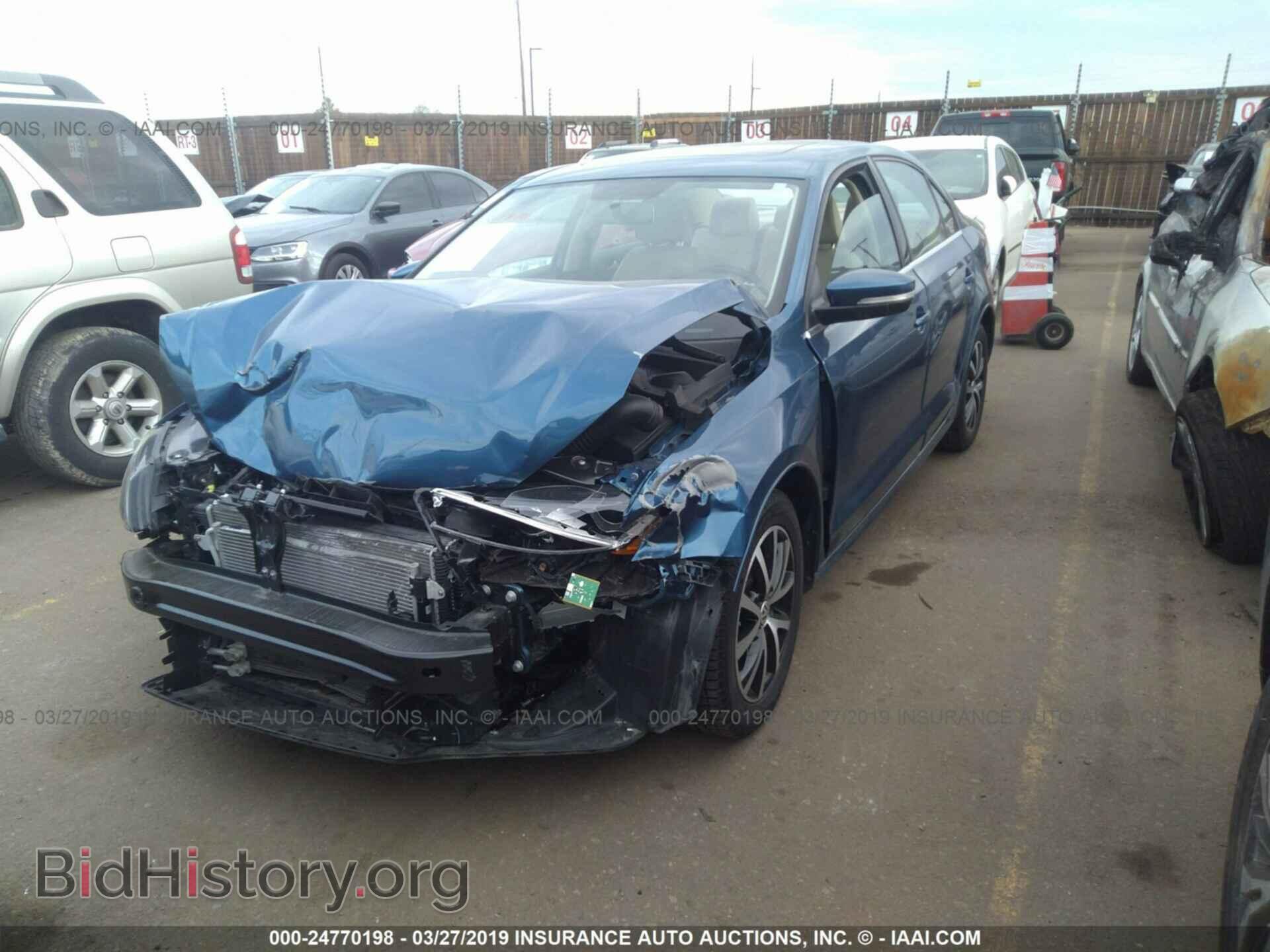 2017 VOLKSWAGEN JETTA - VIN: 3VWDB7AJ4HM407367 - Photo 2