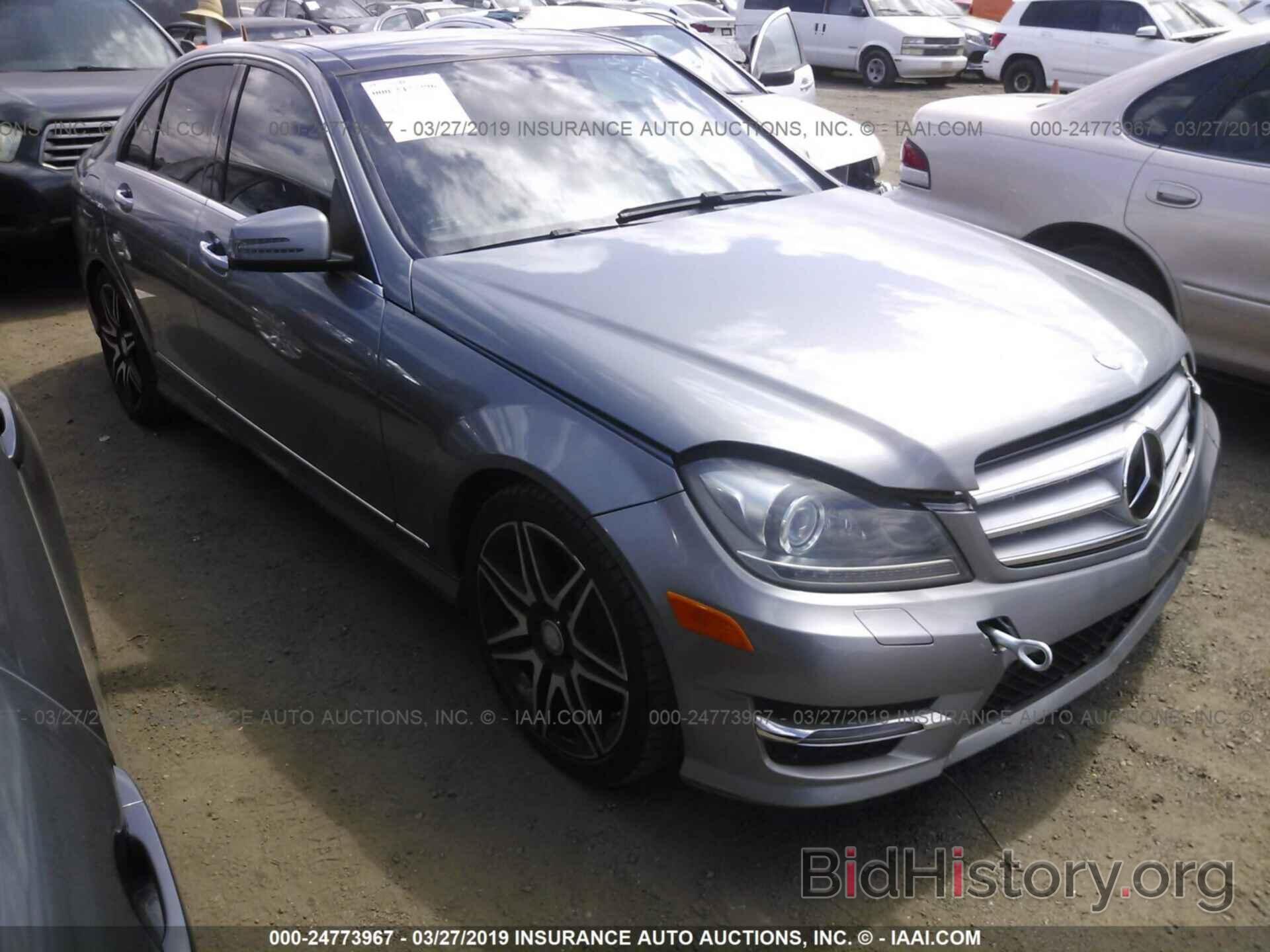 Photo WDDGF5HBXDR299441 - MERCEDES-BENZ C 2013