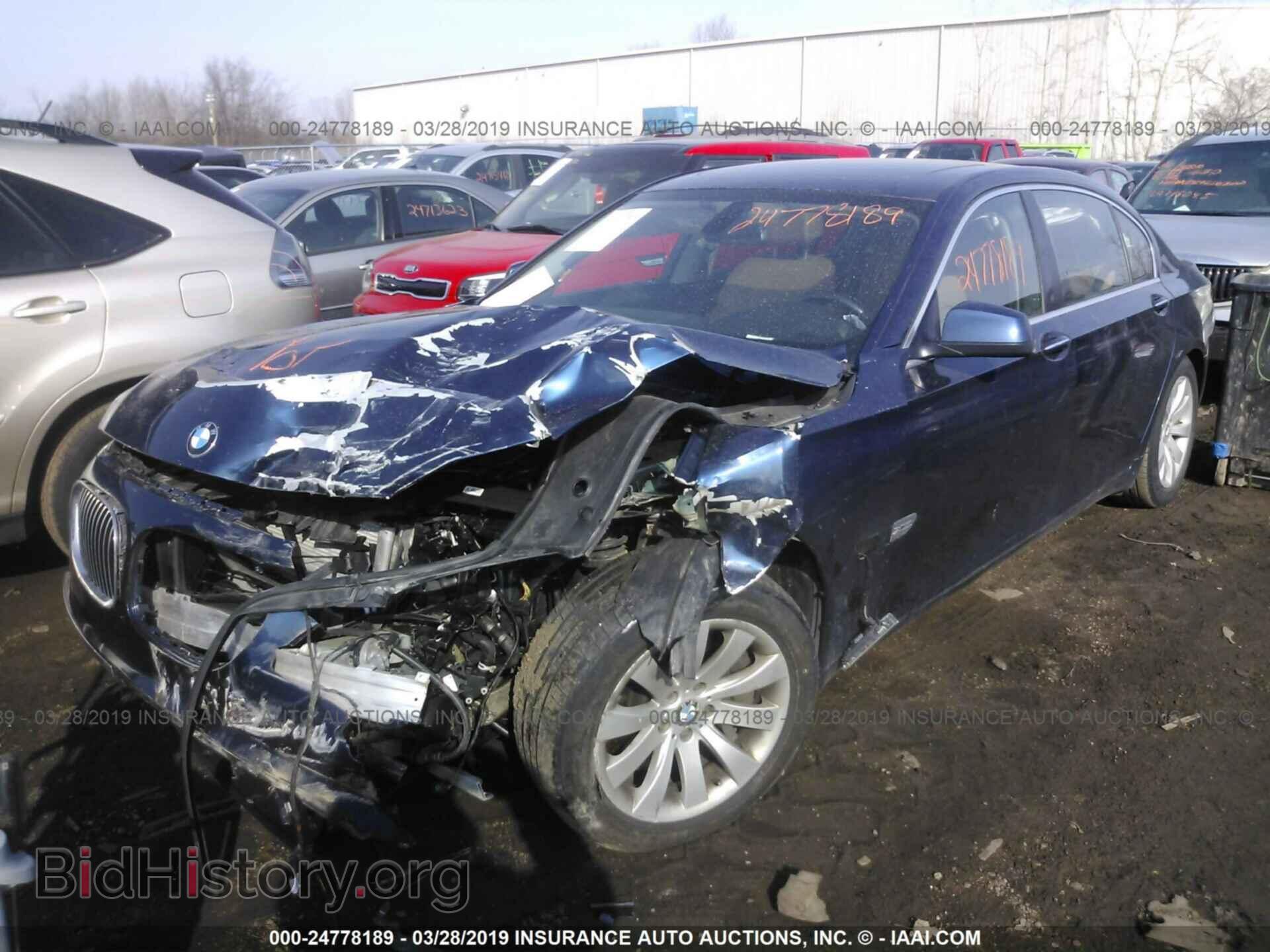 2011 BMW 750 - VIN: WBAKC8C54BC432997 - Фото 2