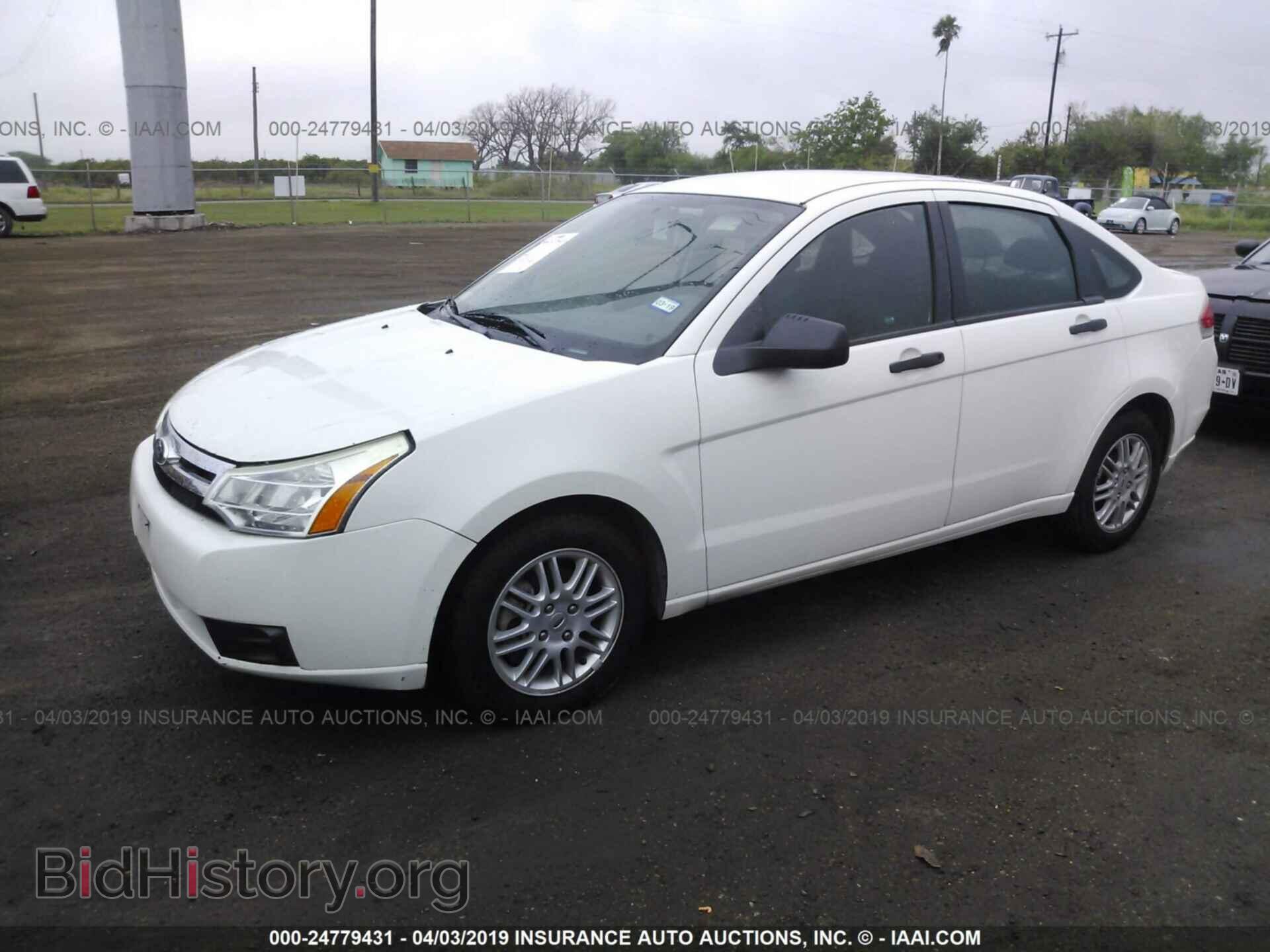 2011 FORD FOCUS - VIN: 1FAHP3FN7BW120600 - Фото 2
