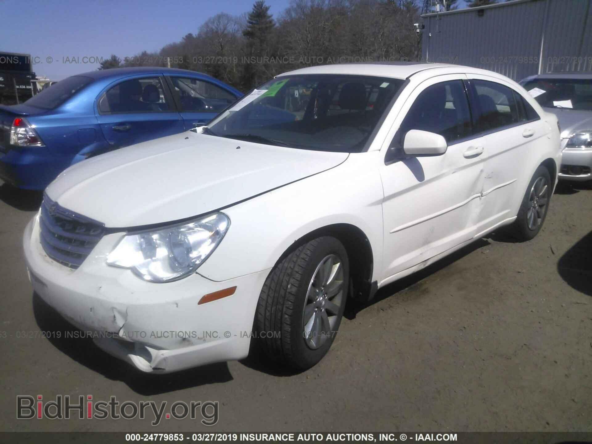2010 CHRYSLER SEBRING - VIN: 1C3CC5FD2AN197029 - Фото 2
