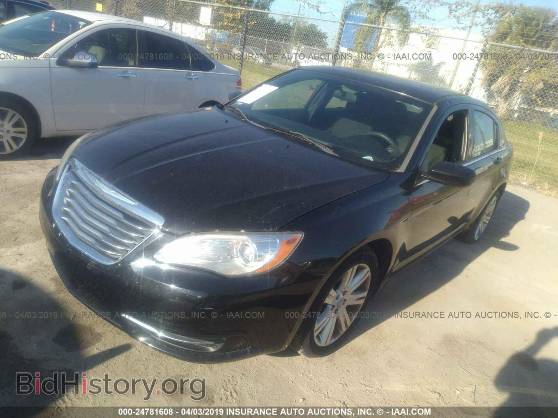 2011 CHRYSLER 200 - VIN: 1C3BC1FG7BN614841 - Фото 2
