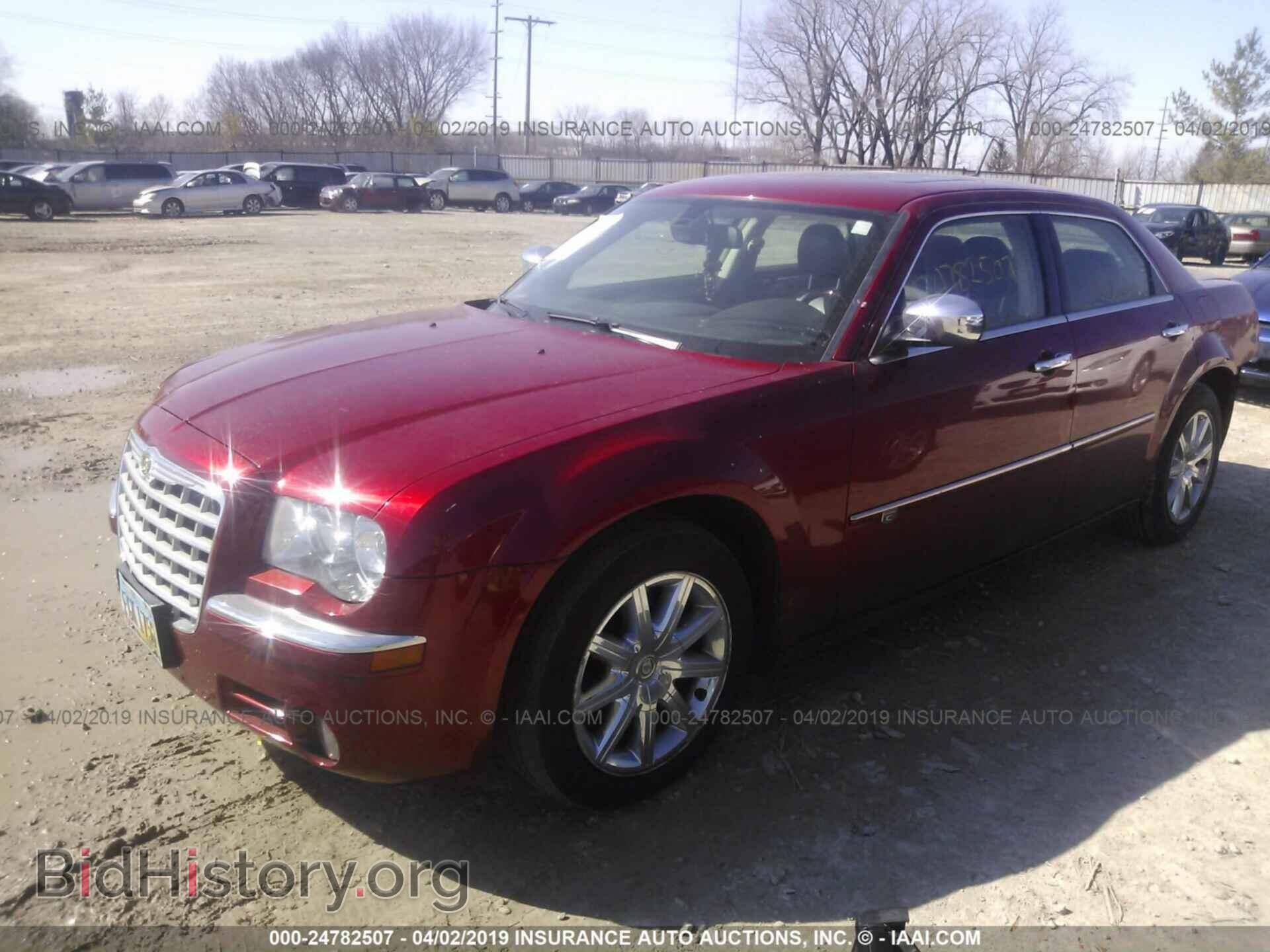 2008 CHRYSLER 300C - VIN: 2C3KA63H68H140592 - Фото 2