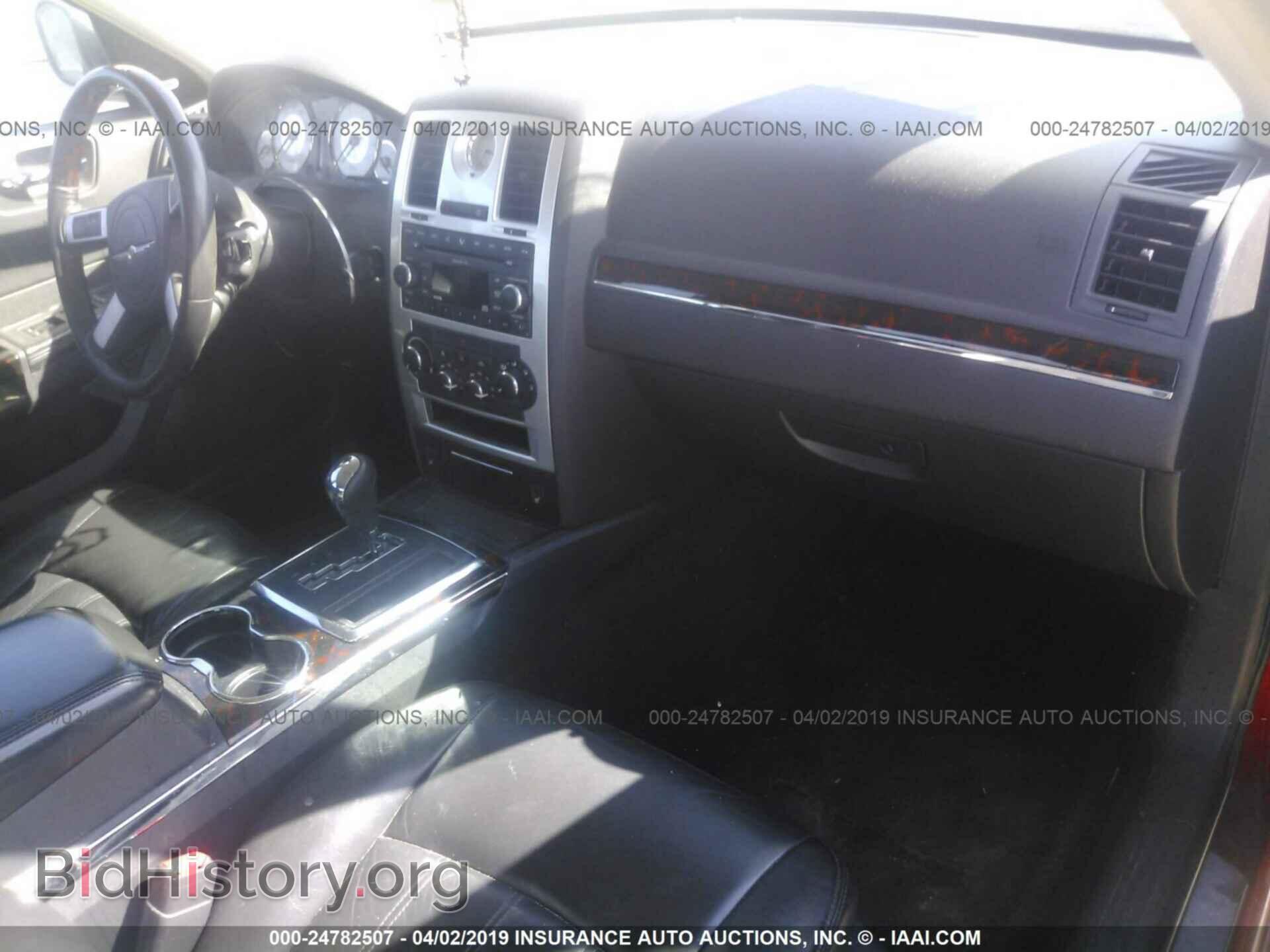2008 CHRYSLER 300C - VIN: 2C3KA63H68H140592 - Фото 5