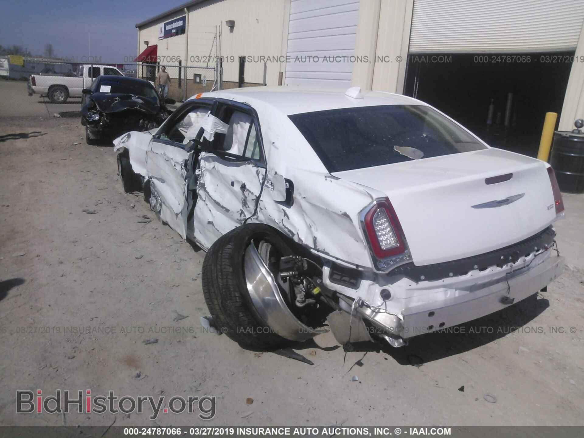 2019 CHRYSLER 300 - VIN: 2C3CCAAG9KH500876 - Фото 3