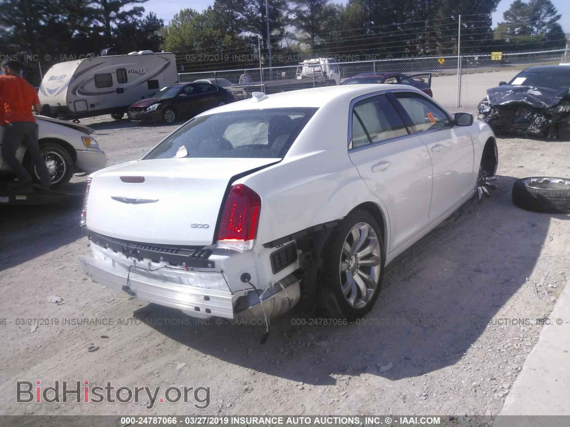 2019 CHRYSLER 300 - VIN: 2C3CCAAG9KH500876 - Фото 4