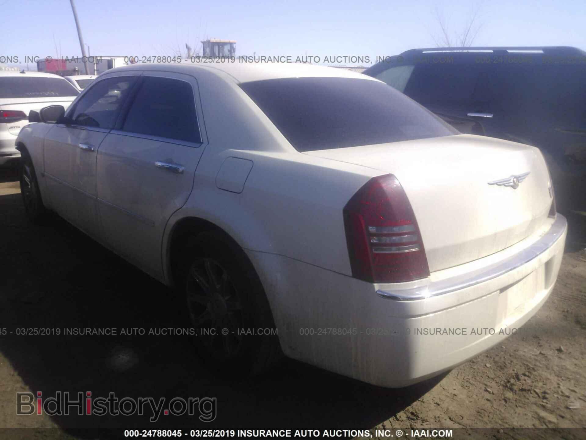 2005 CHRYSLER 300C - VIN: 2C3JA63H05H651268 - Фото 3