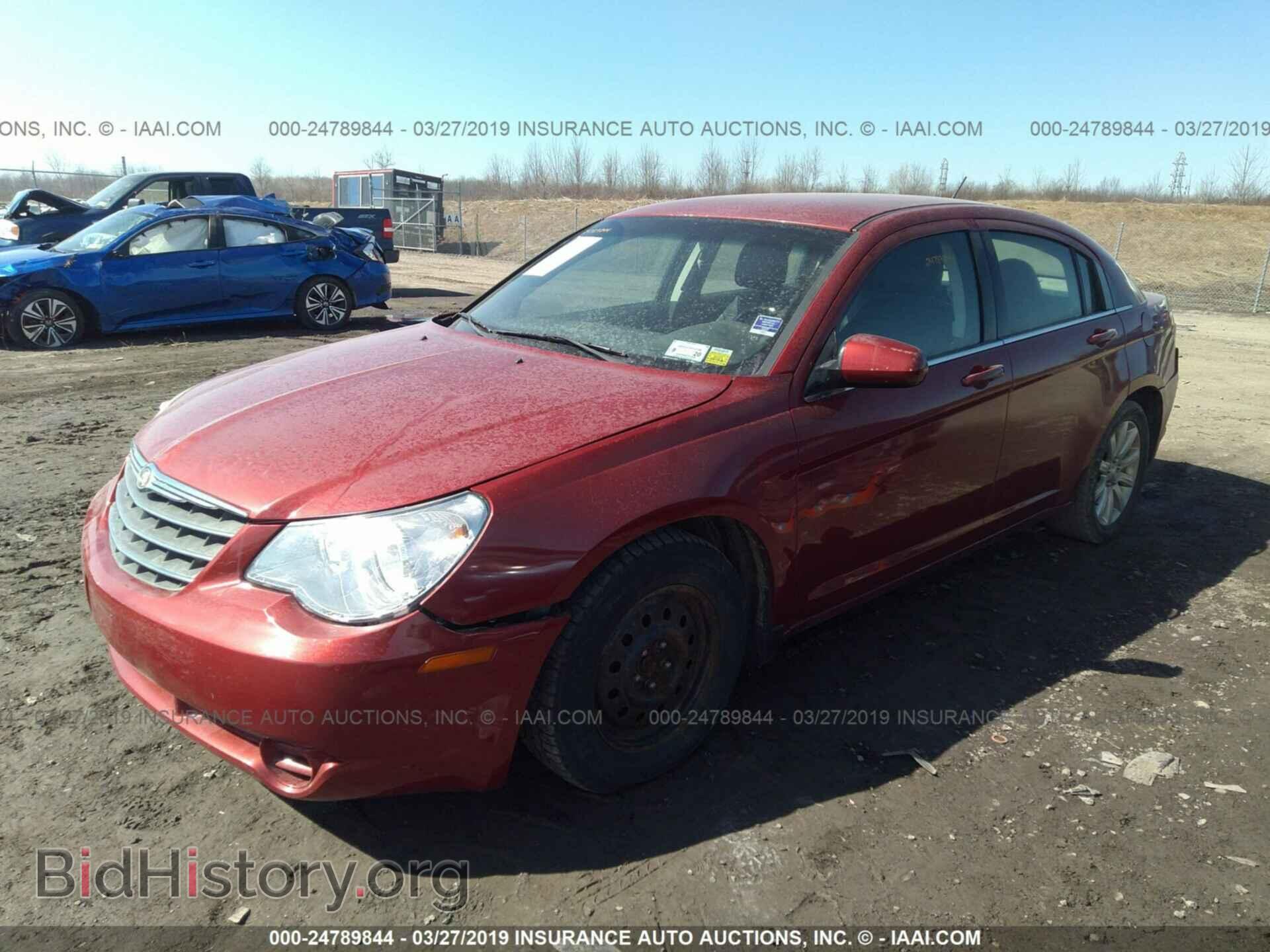 2010 CHRYSLER SEBRING - VIN: 1C3CC5FB2AN226348 - Фото 2