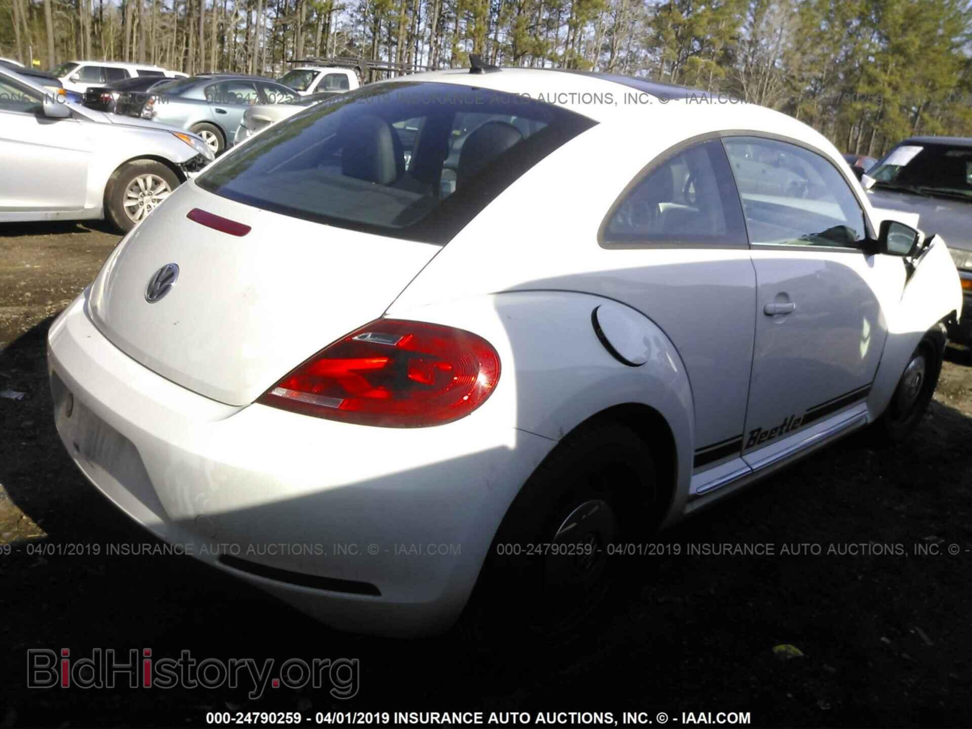 2013 VOLKSWAGEN BEETLE - VIN: 3VWJP7AT2DM688908 - Фото 4