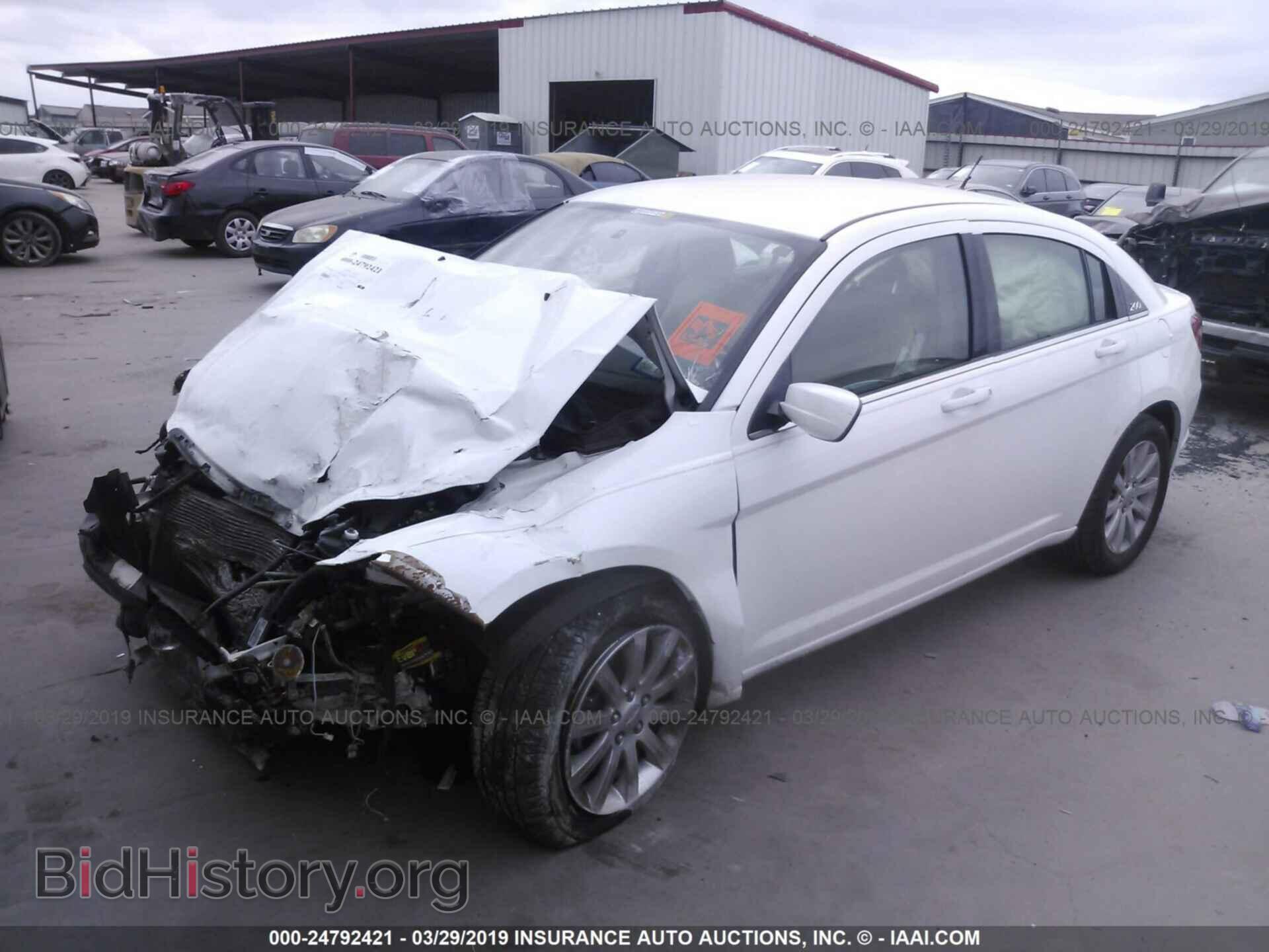 2011 CHRYSLER 200 - VIN: 1C3BC1FB2BN576858 - Photo 2