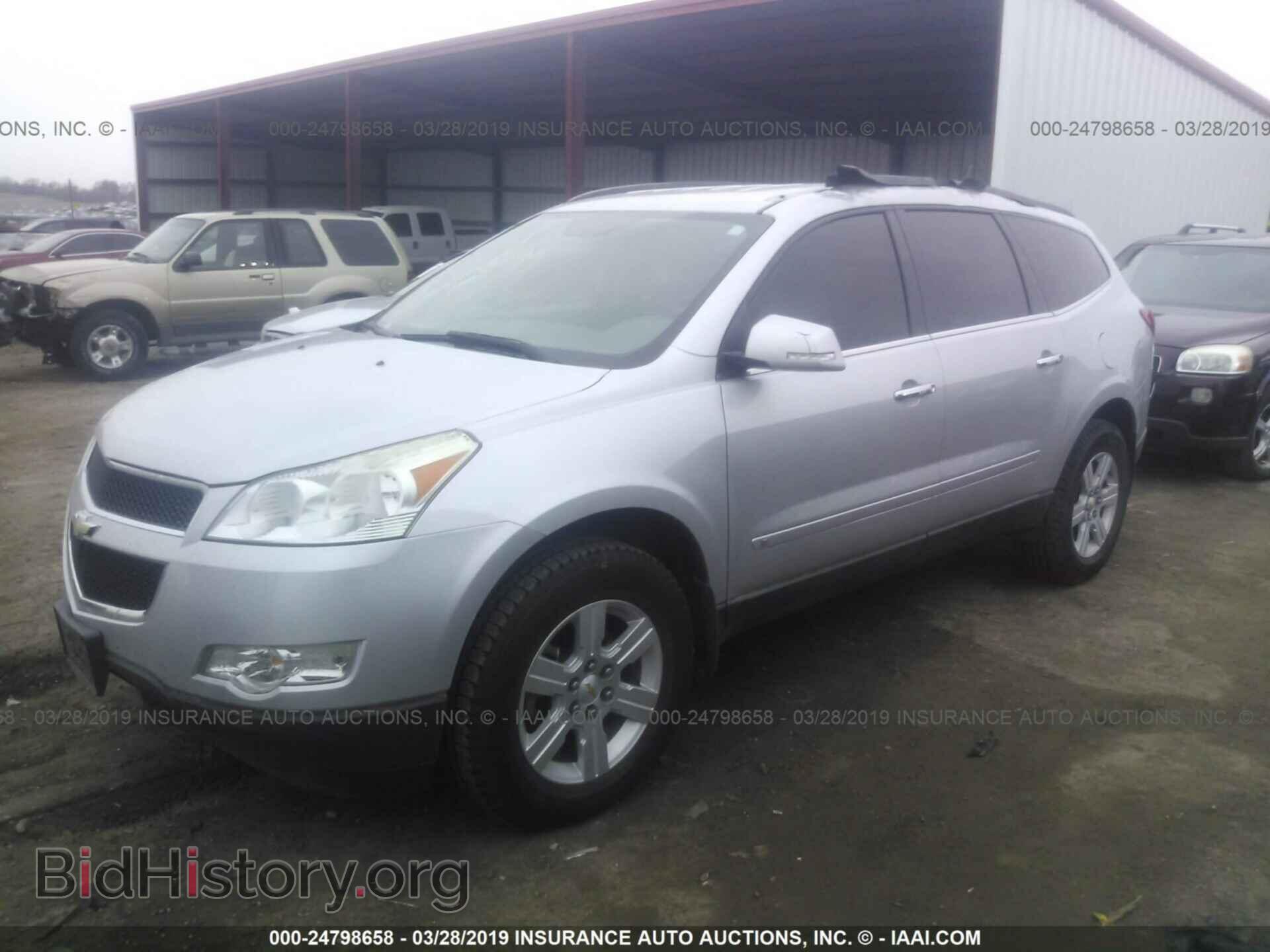 2010 CHEVROLET TRAVERSE - VIN: 1GNLRFED6AS123736 - Фото 2