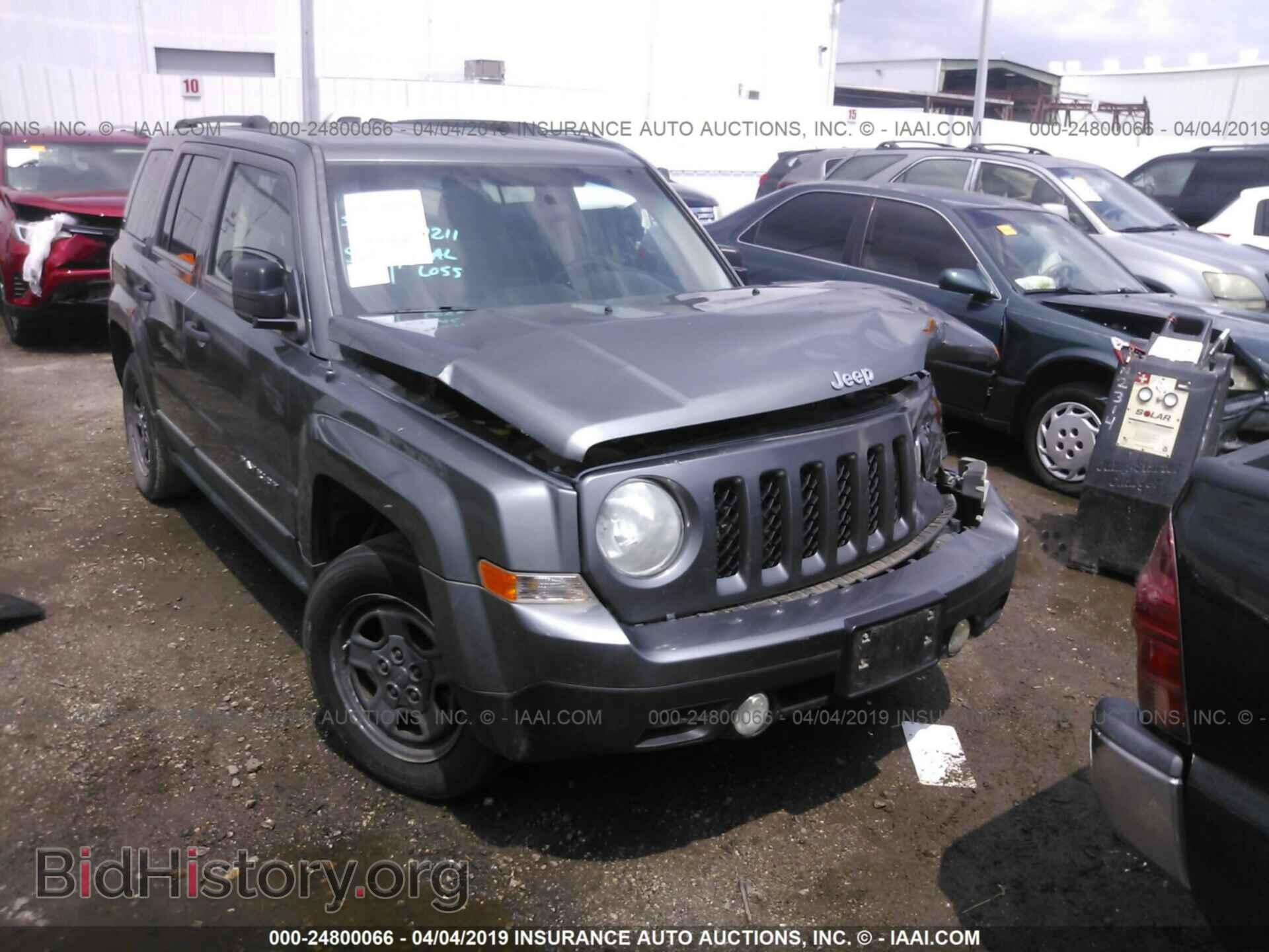 Photo 1J4NT1GA2BD252615 - JEEP PATRIOT 2011