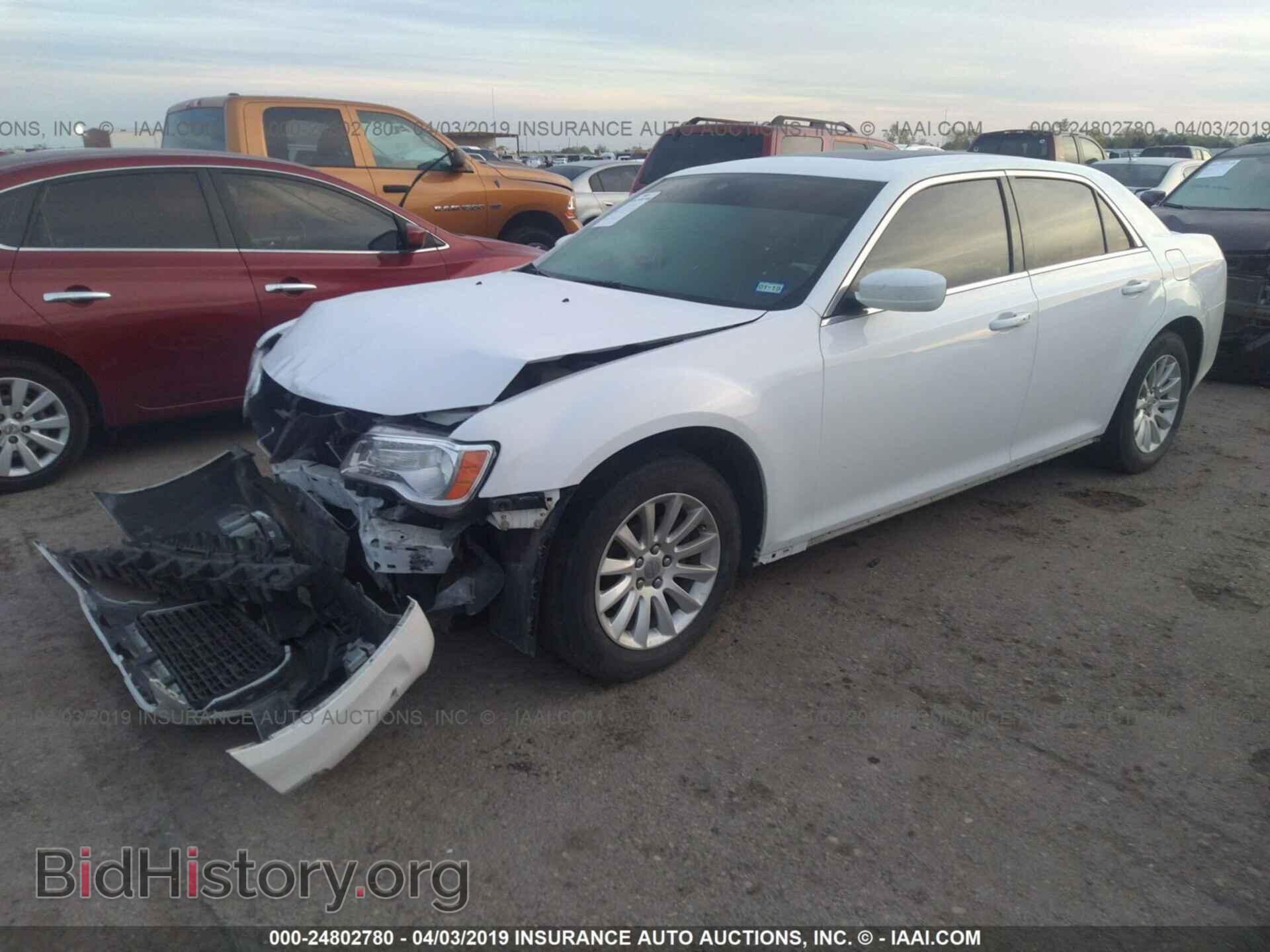 2014 CHRYSLER 300 - VIN: 2C3CCAAG1EH375912 - Фото 2