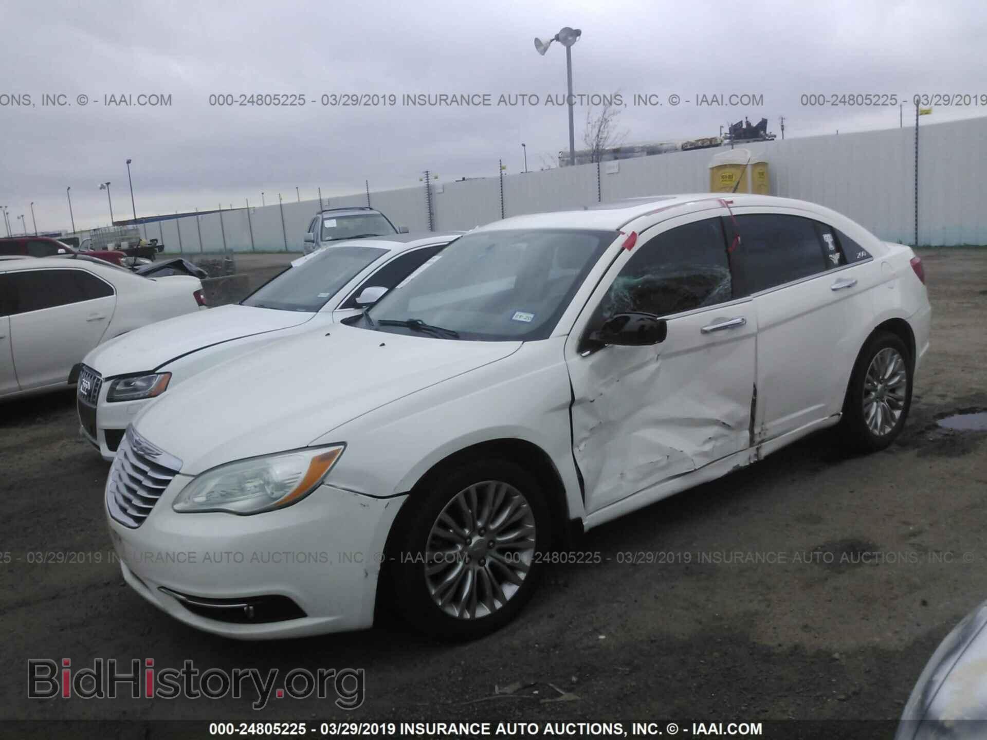 2011 CHRYSLER 200 - VIN: 1C3BC2FB5BN501139 - Фото 2