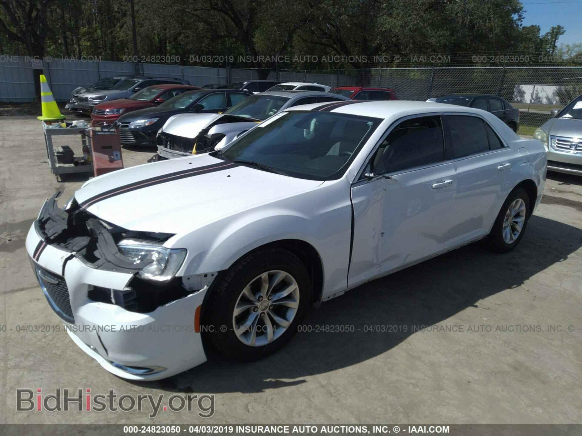 2015 CHRYSLER 300 - VIN: 2C3CCAAG4FH810424 - Фото 2