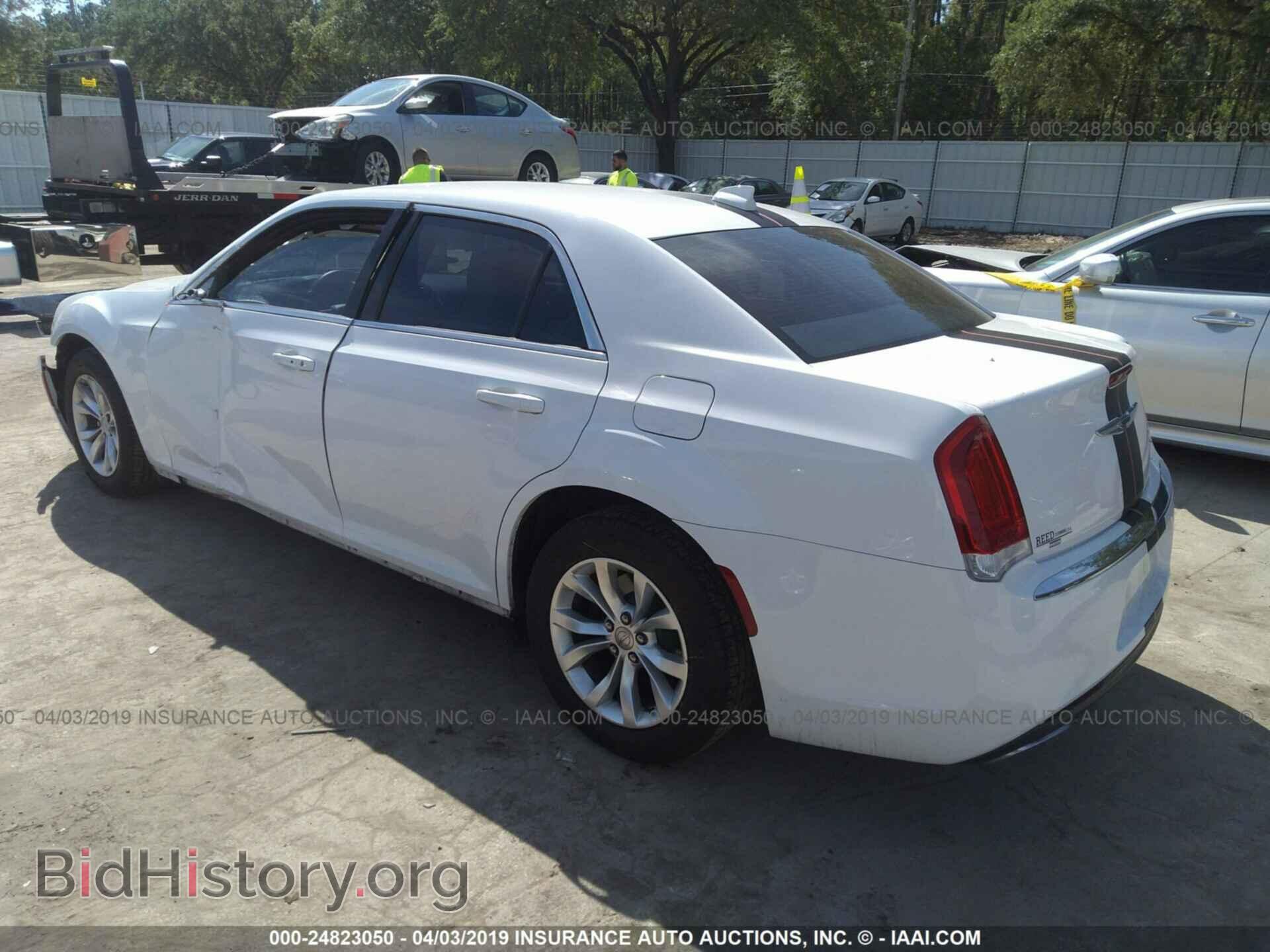 2015 CHRYSLER 300 - VIN: 2C3CCAAG4FH810424 - Фото 3