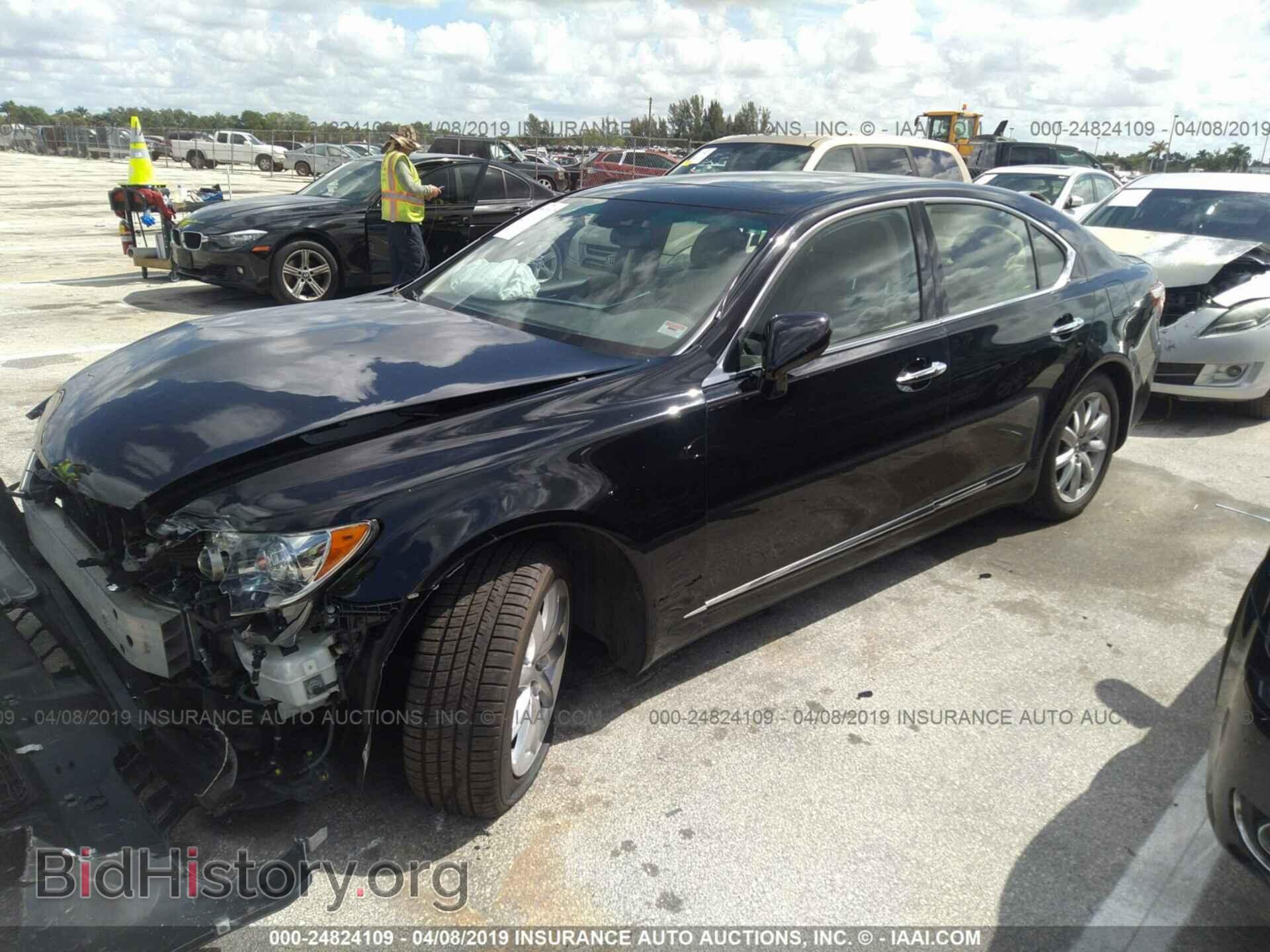2009 LEXUS LS - VIN: JTHBL46F095090218 - Фото 2