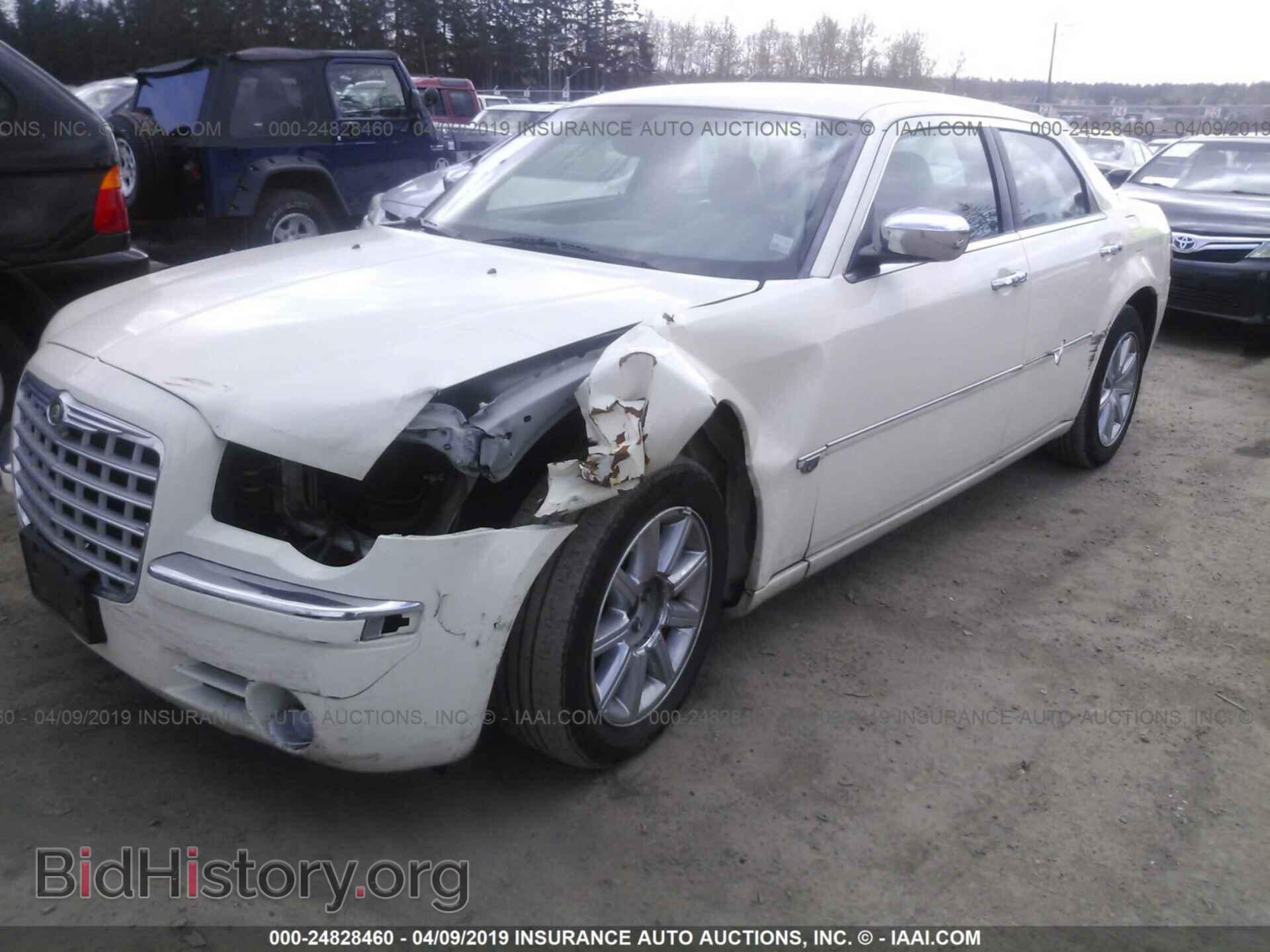 2007 CHRYSLER 300C - VIN: 2C3KA63H67H626382 - Фото 2