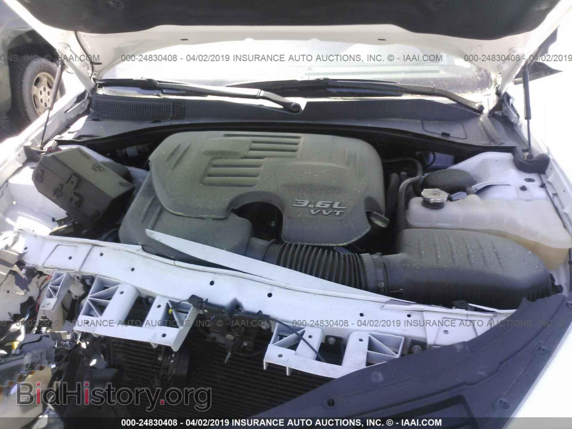 2018 CHRYSLER 300 - VIN: 2C3CCABG4JH244790 - Фото 10