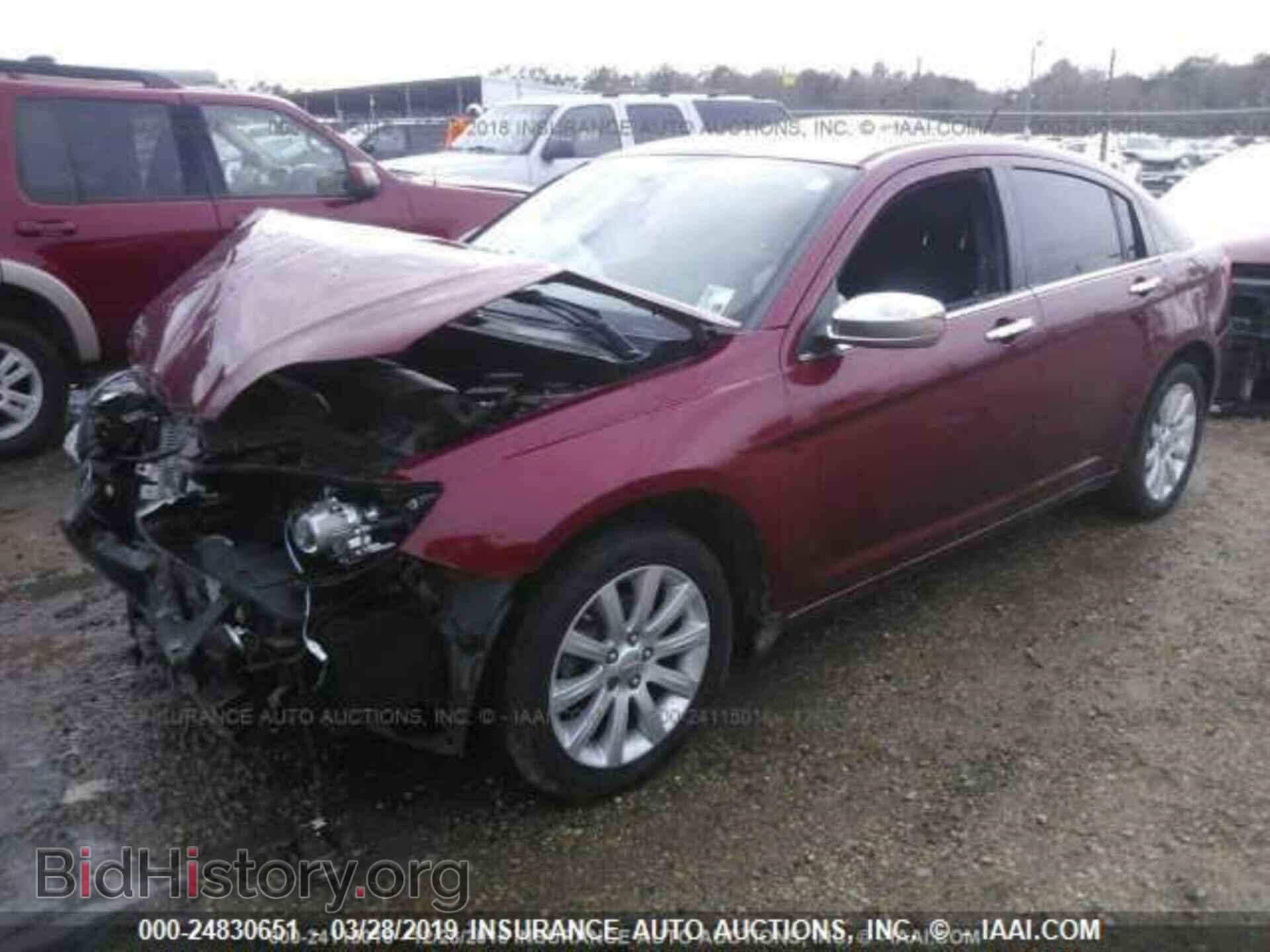 2013 CHRYSLER 200 - VIN: 1C3CCBCG8DN528732 - Фото 2