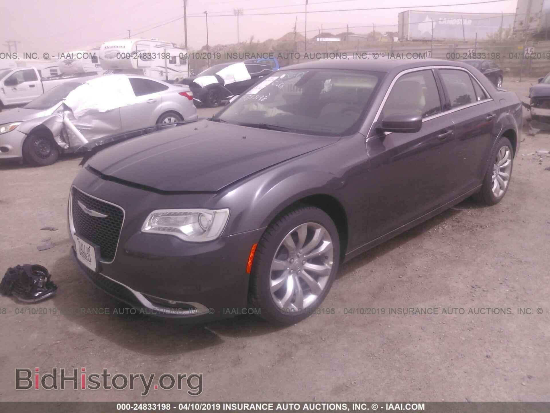 2019 CHRYSLER 300 - VIN: 2C3CCAAG4KH560130 - Фото 2