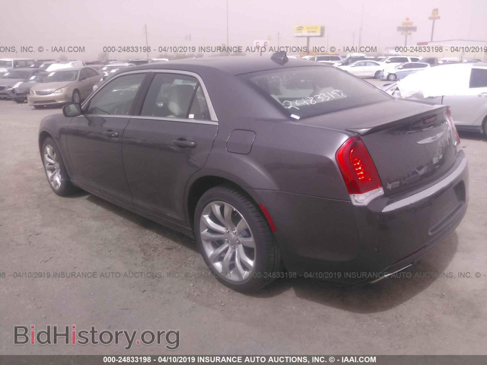2019 CHRYSLER 300 - VIN: 2C3CCAAG4KH560130 - Фото 3