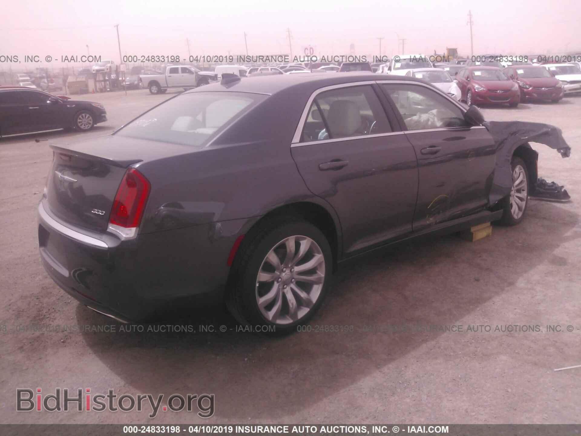 2019 CHRYSLER 300 - VIN: 2C3CCAAG4KH560130 - Фото 4
