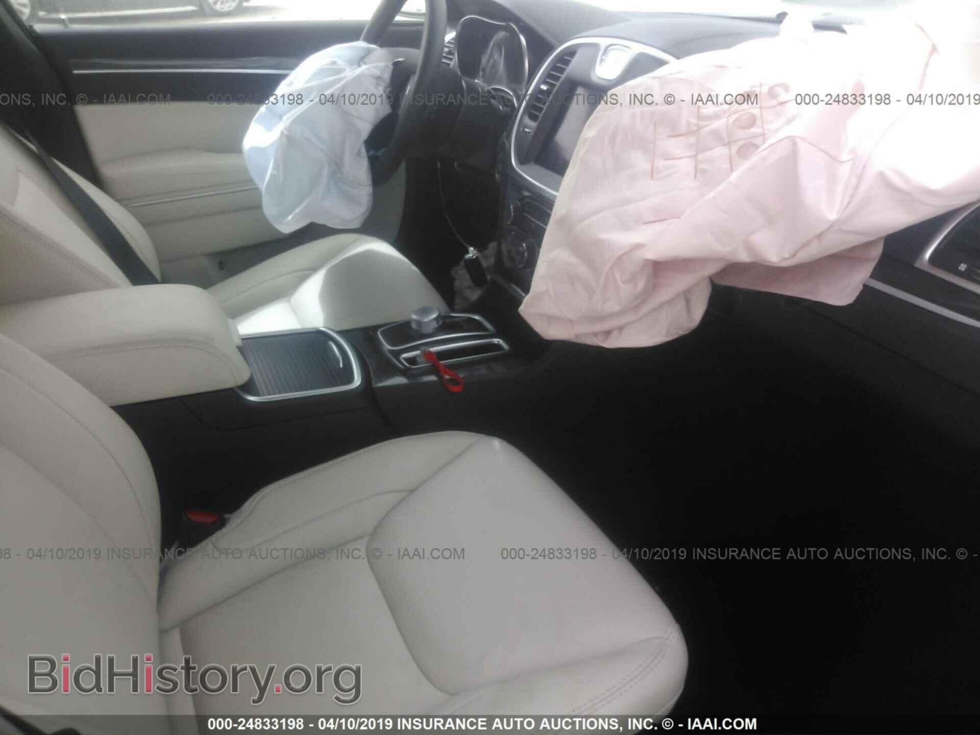 2019 CHRYSLER 300 - VIN: 2C3CCAAG4KH560130 - Фото 5