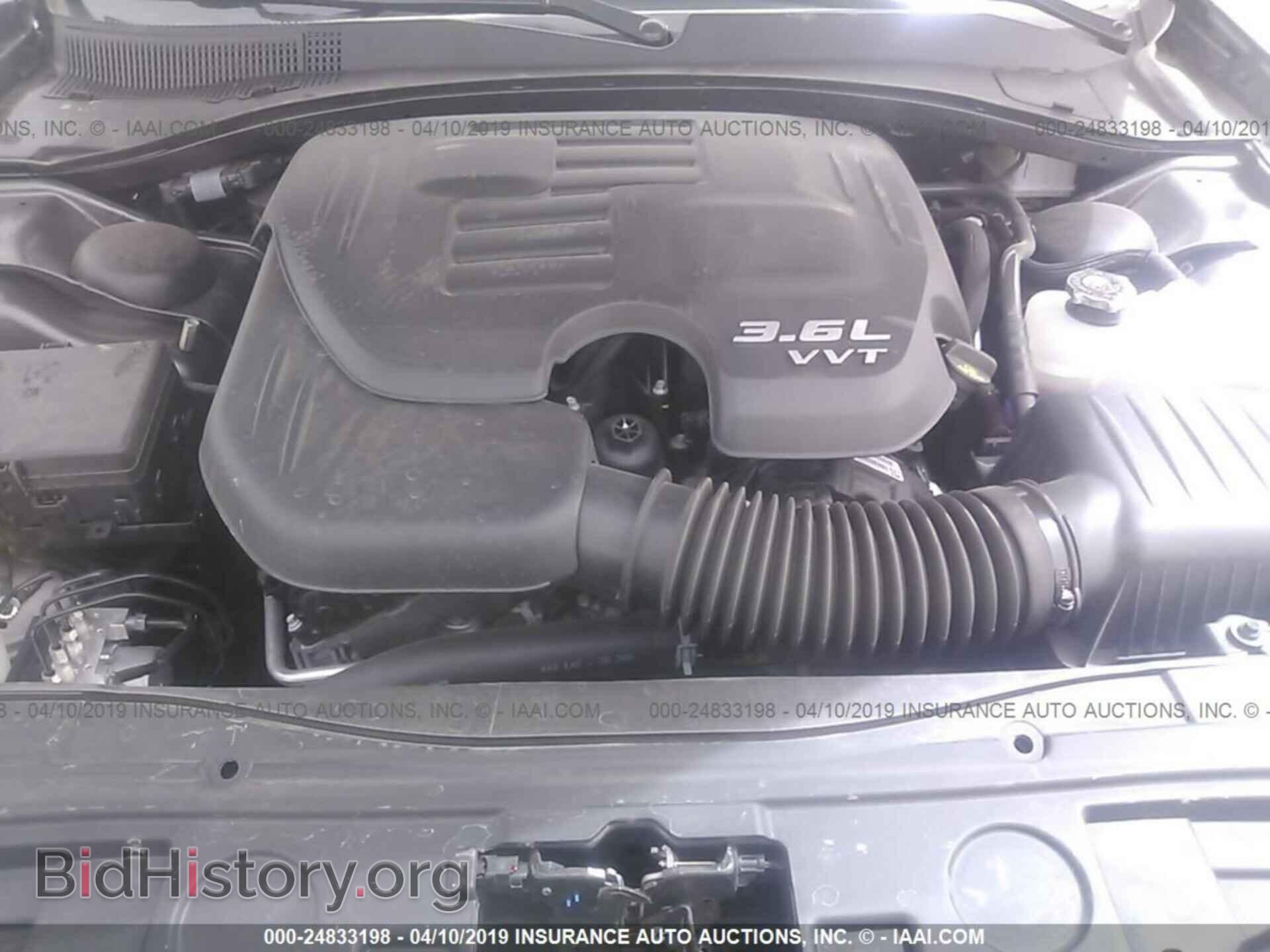 2019 CHRYSLER 300 - VIN: 2C3CCAAG4KH560130 - Фото 10