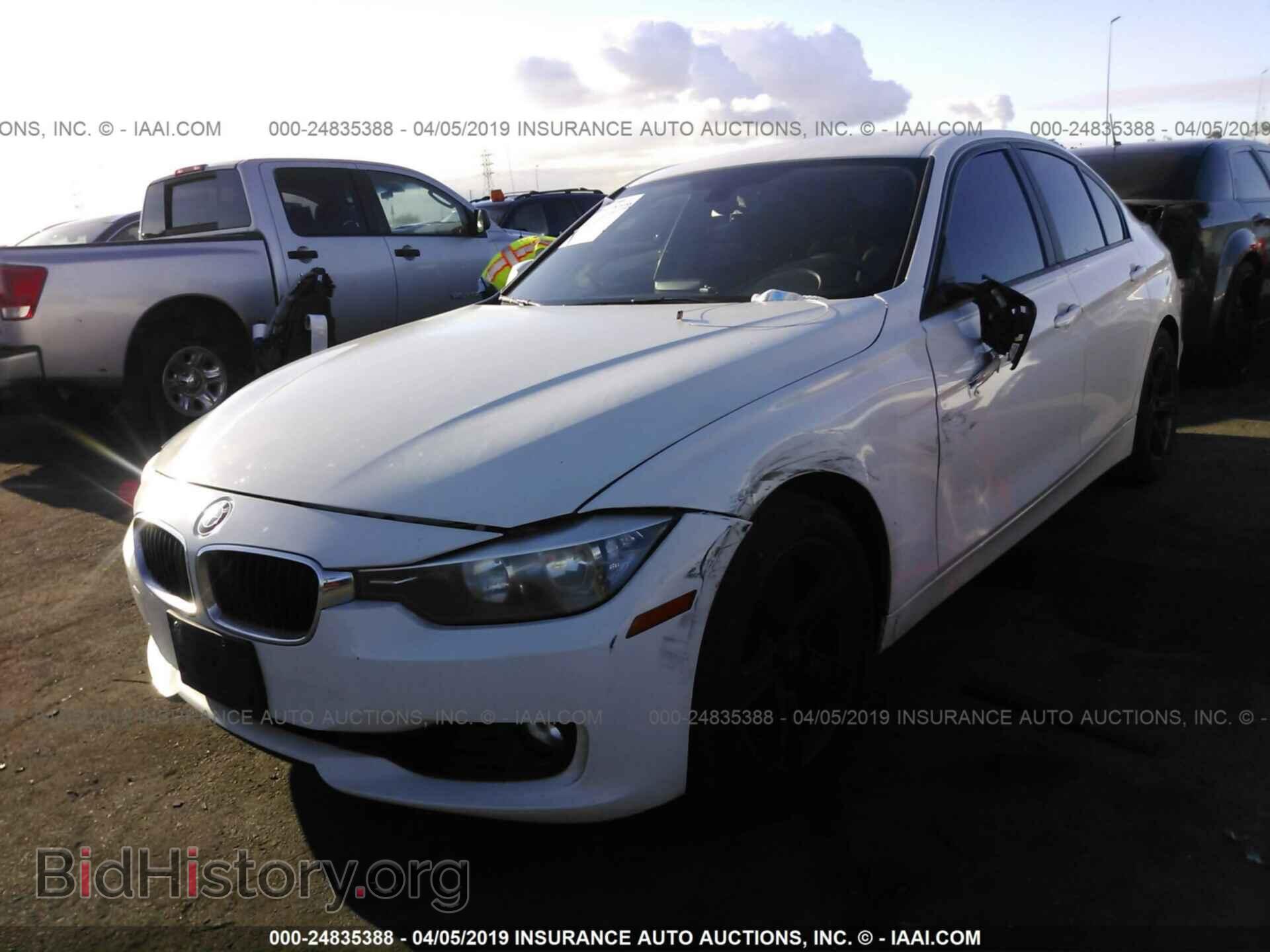 2012 BMW 328 - VIN: WBA3A5C57CF344647 - Фото 2