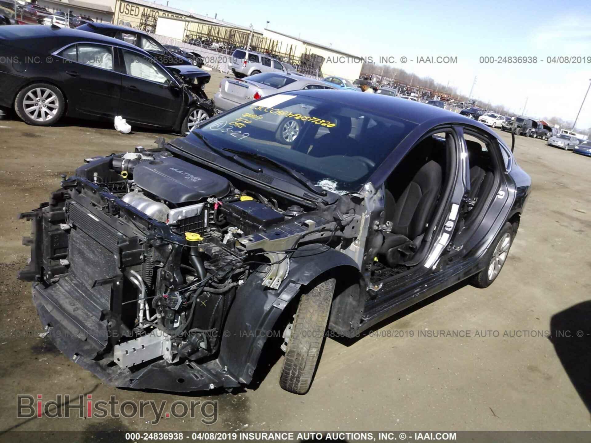 2015 CHRYSLER 200 - VIN: 1C3CCCABXFN577320 - Photo 2