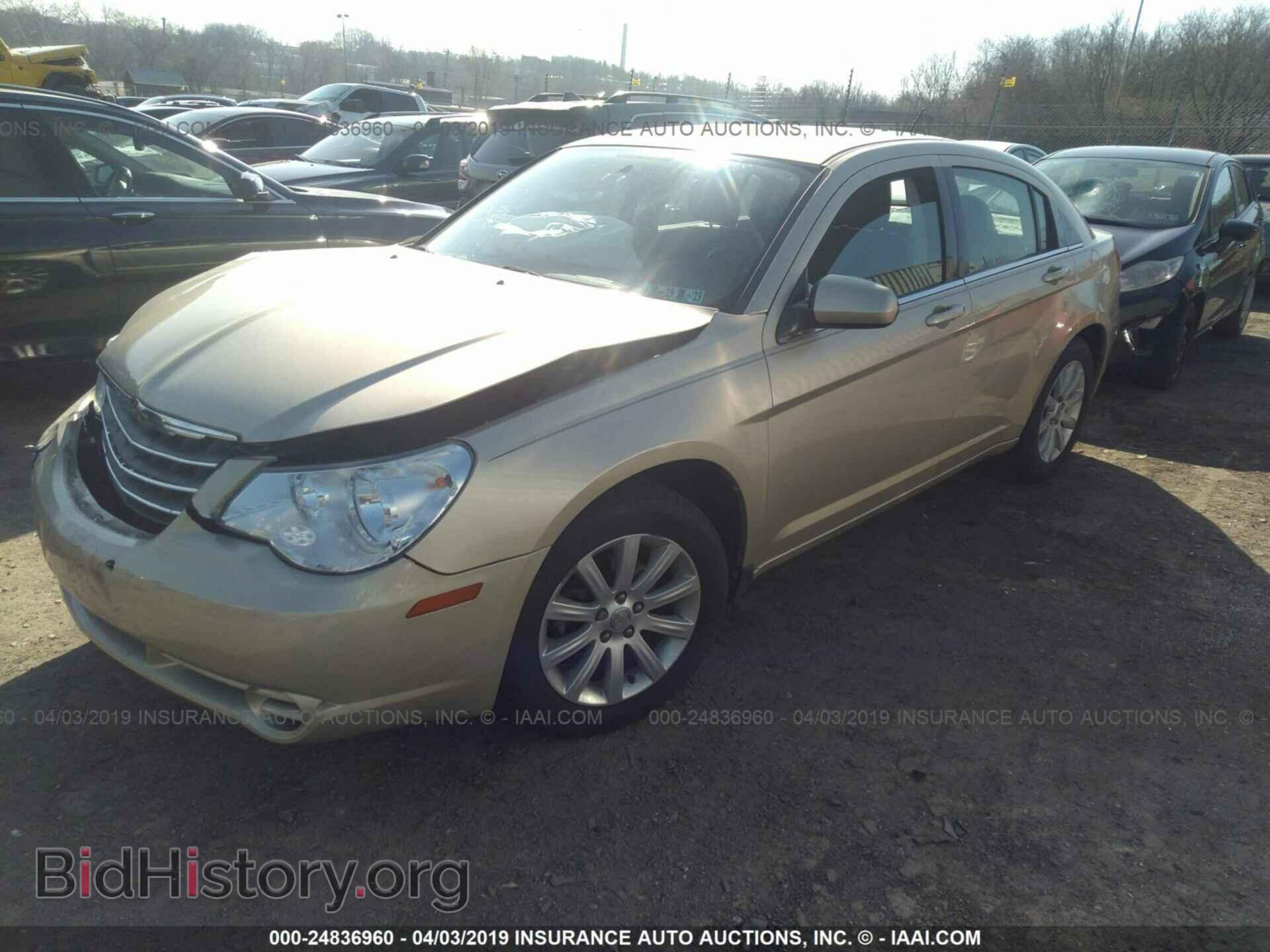 2010 CHRYSLER SEBRING - VIN: 1C3CC5FB5AN210466 - Фото 2