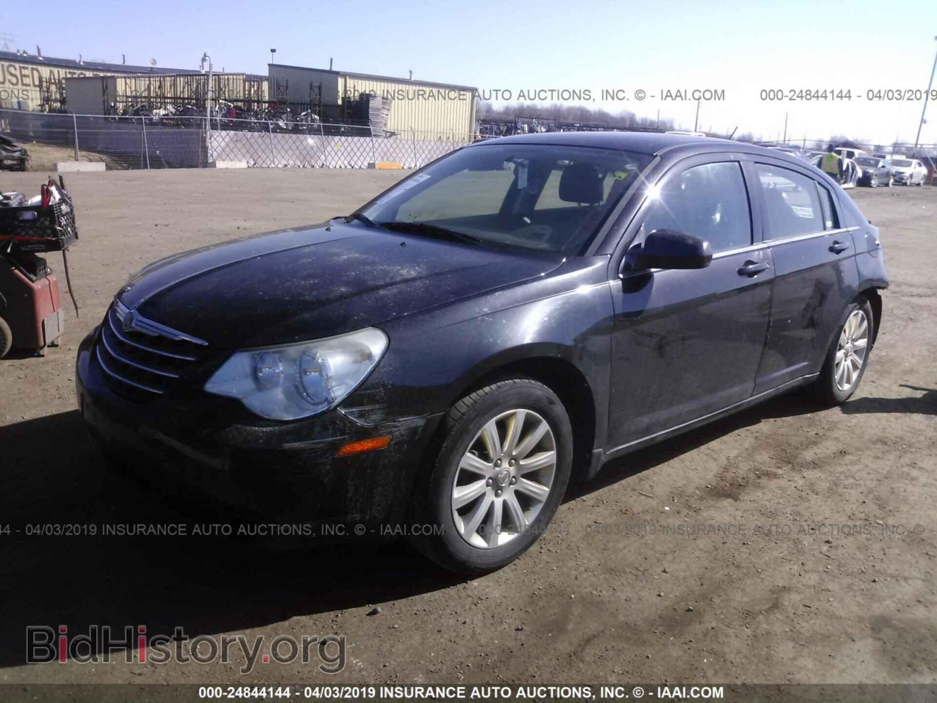 2010 CHRYSLER SEBRING - VIN: 1C3CC5FB5AN199923 - Фото 2