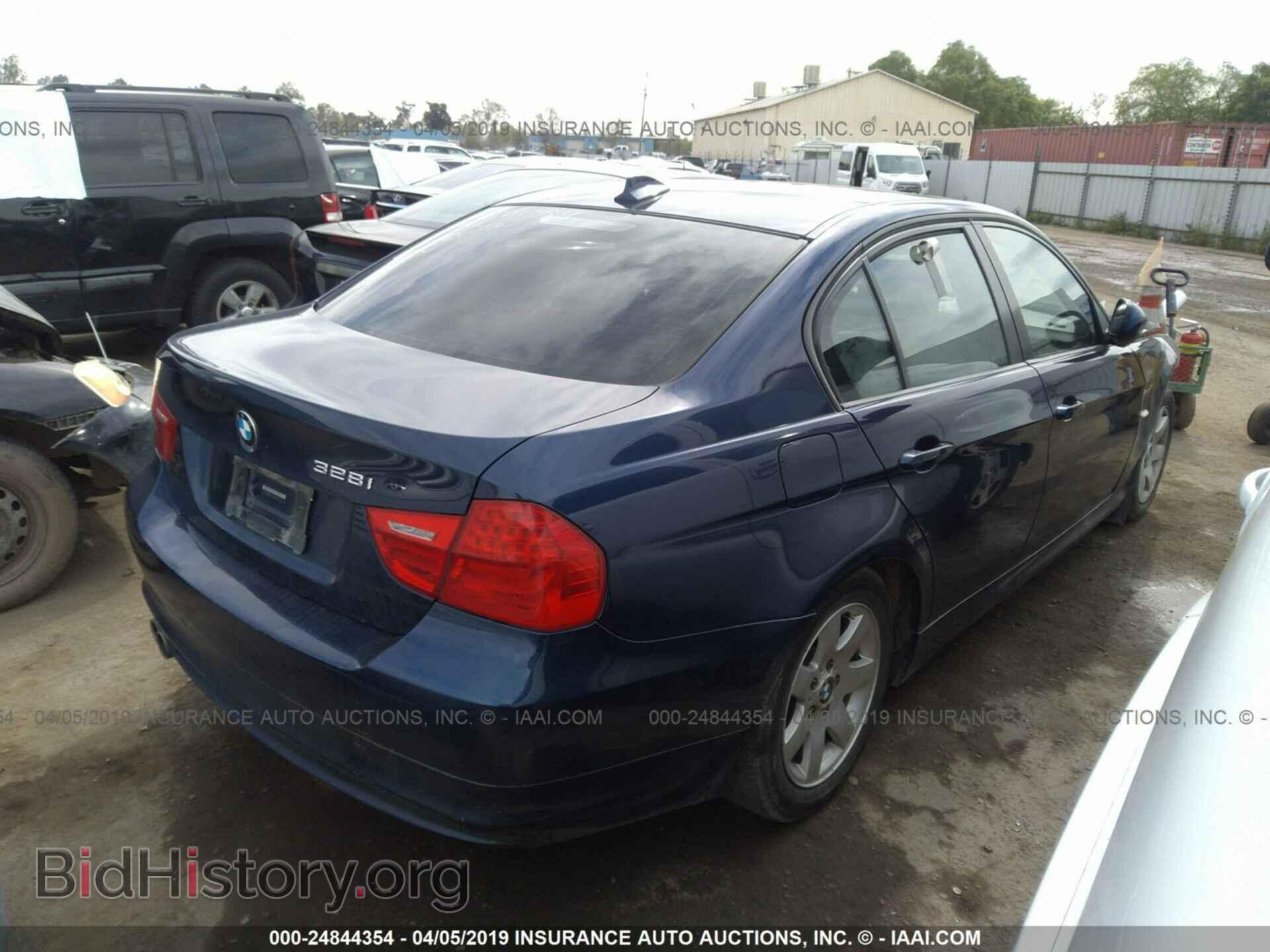 2011 BMW 328 - VIN: WBAPH5C52BA443398 - Фото 4