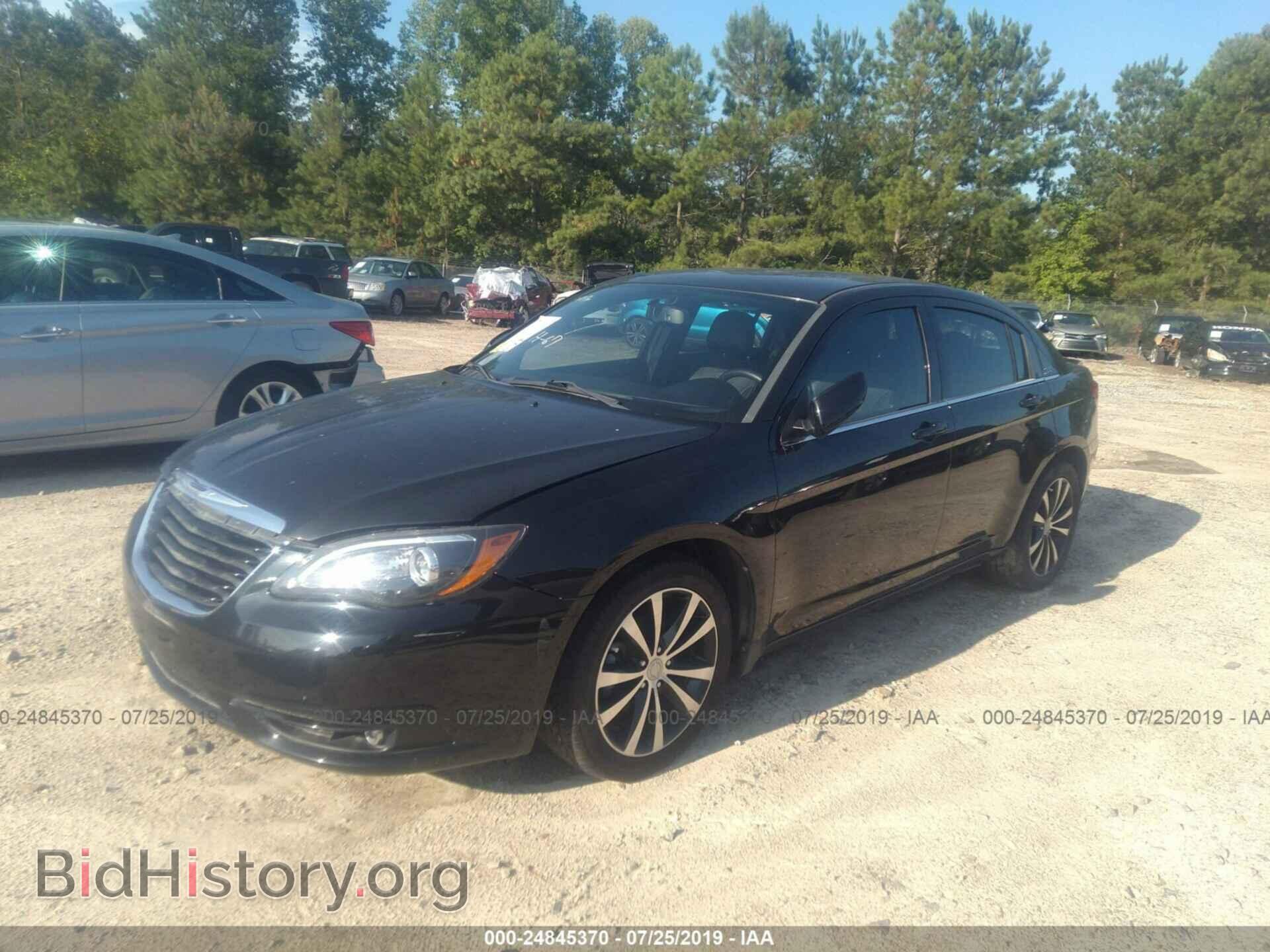 2013 CHRYSLER 200 - VIN: 1C3CCBCG3DN744942 - Фото 2