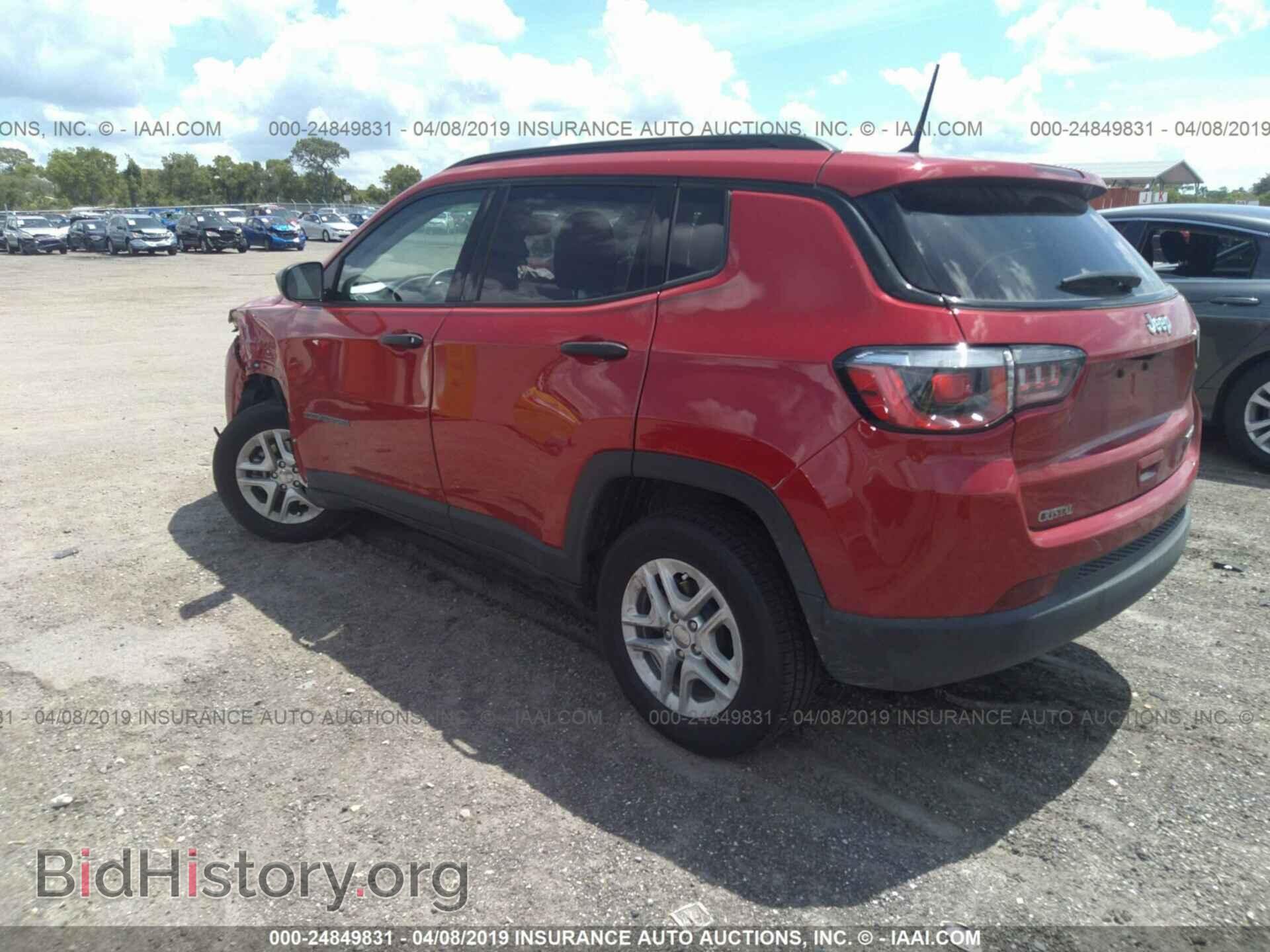 2018 Jeep Compass - VIN: 3C4NJCAB7JT467893 - Фото 3