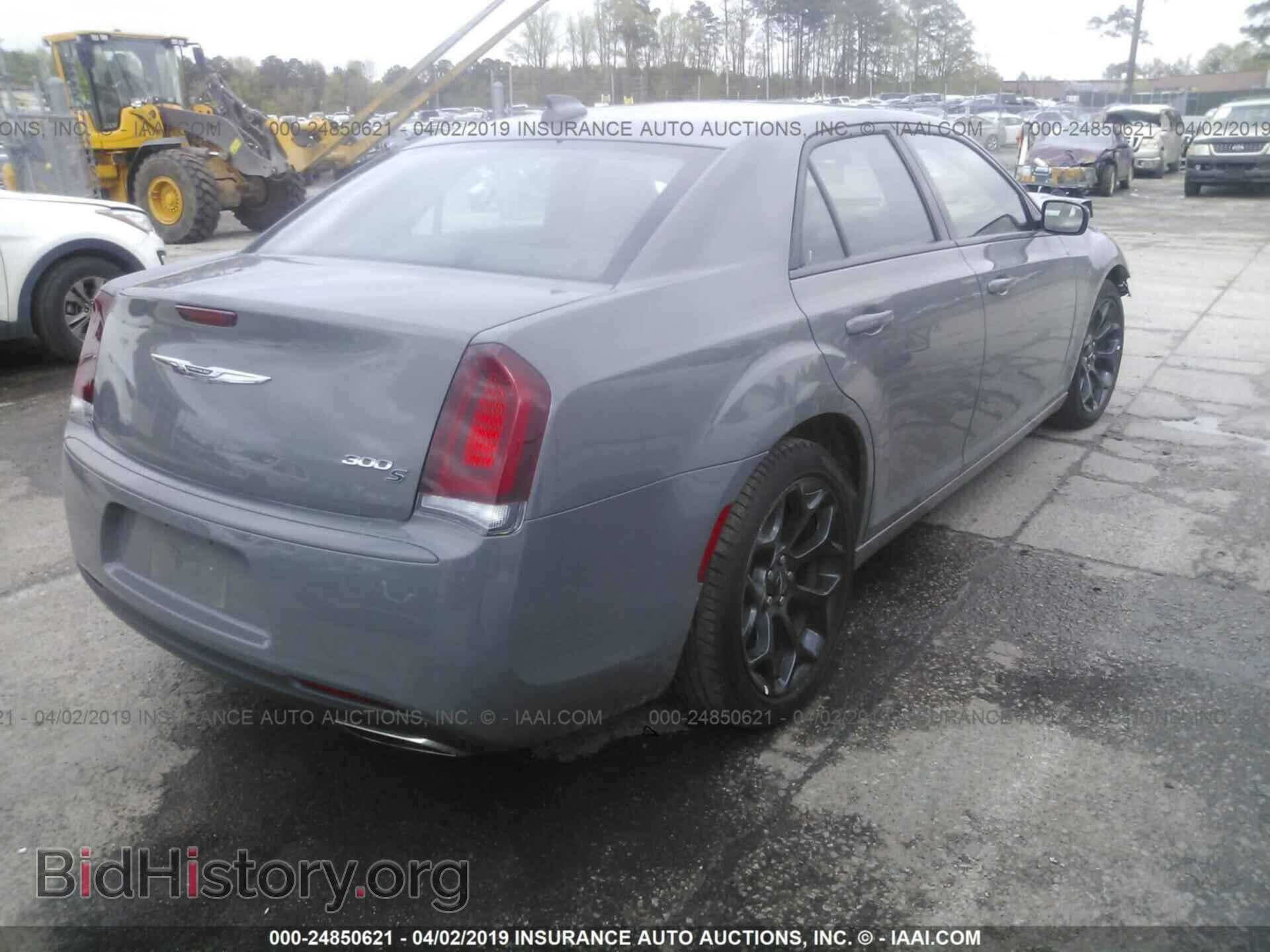 2019 CHRYSLER 300 - VIN: 2C3CCABG8KH533608 - Фото 4
