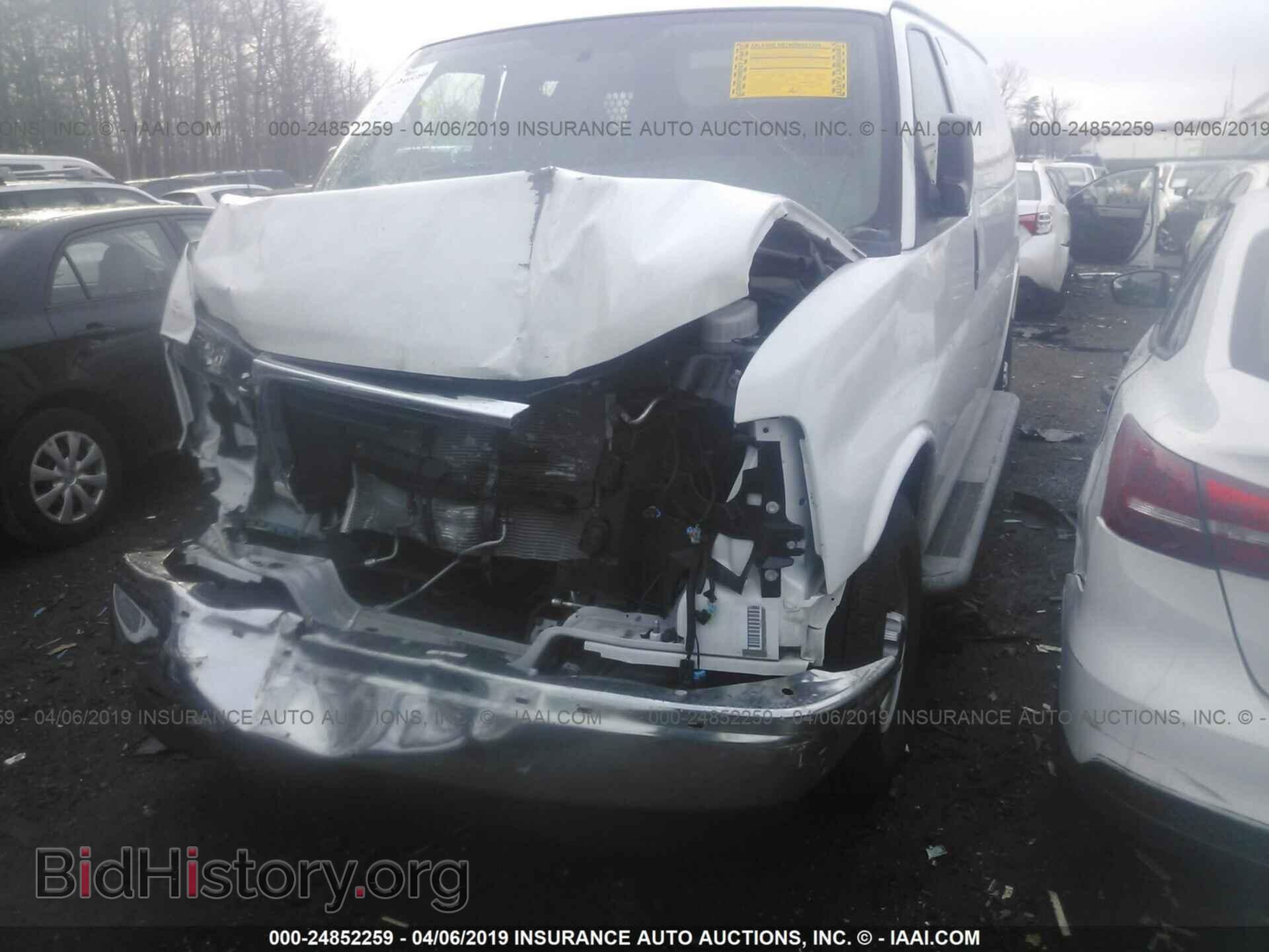 2018 GMC SAVANA - VIN: 1GTW7AFG9J1905932 - Фото 2