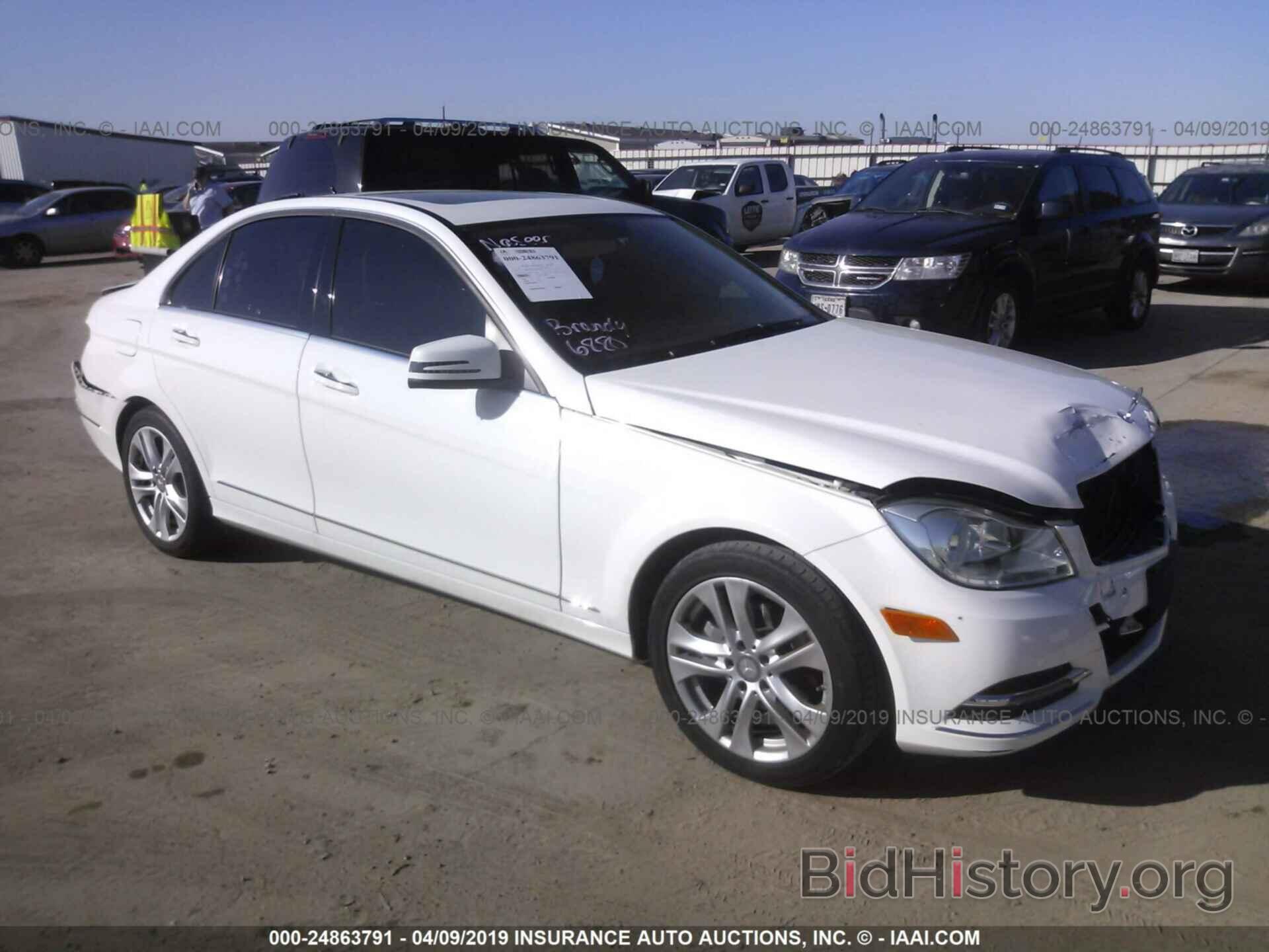 Photo WDDGF4HB5DG103007 - MERCEDES-BENZ C 2013