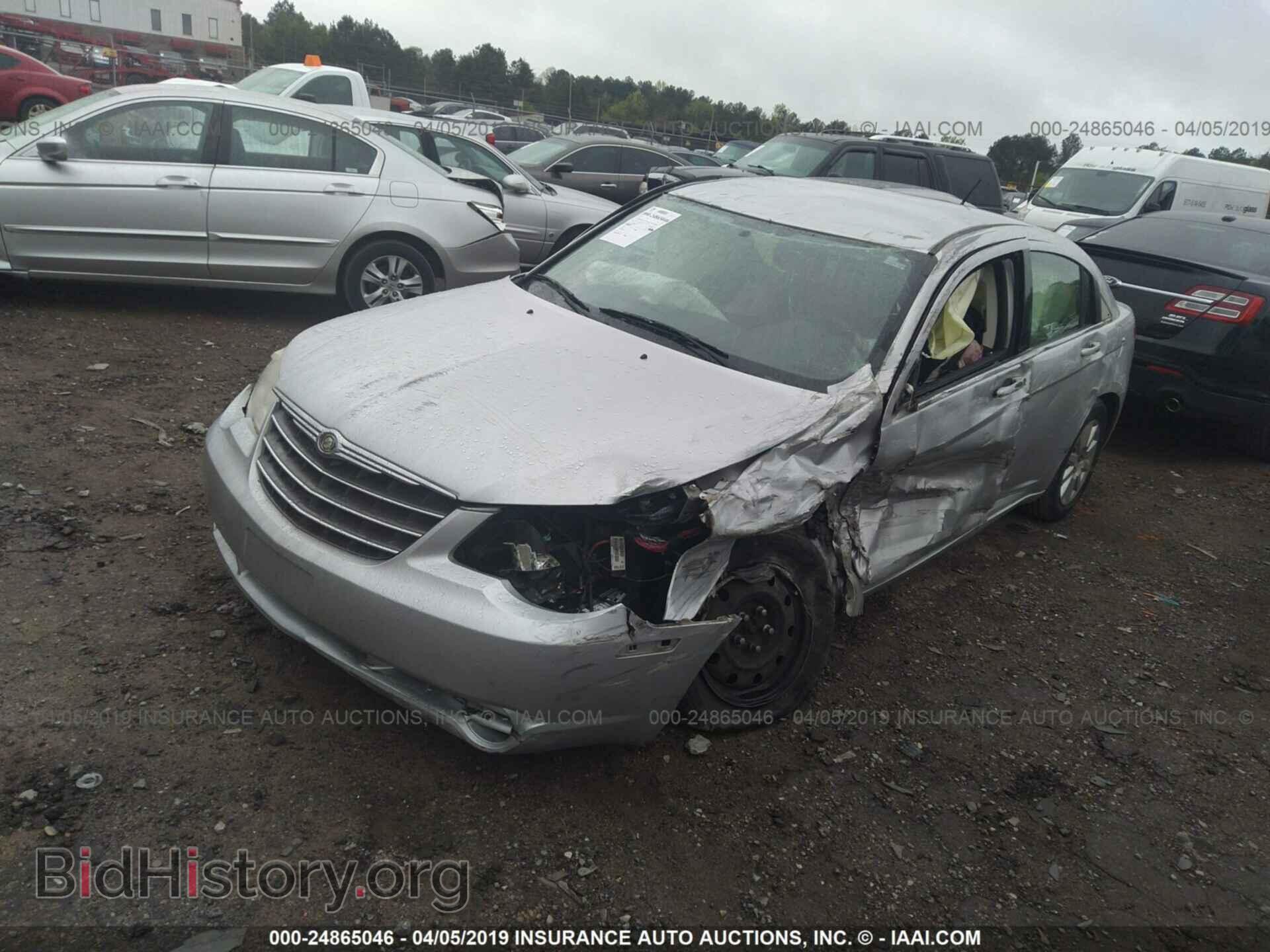 2010 CHRYSLER SEBRING - VIN: 1C3CC4FB1AN211575 - Фото 2