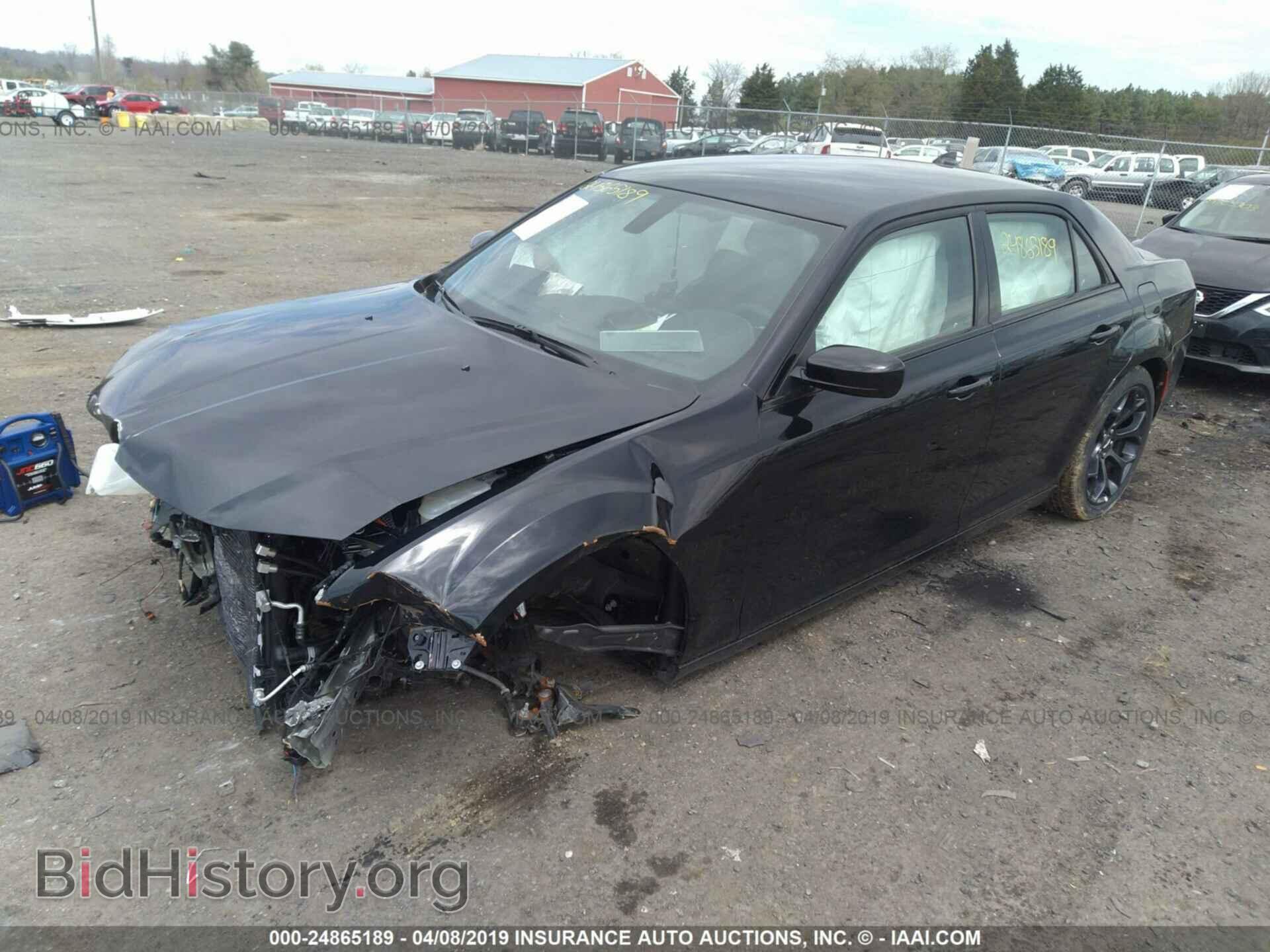 2019 CHRYSLER 300 - VIN: 2C3CCABG7KH533633 - Photo 2