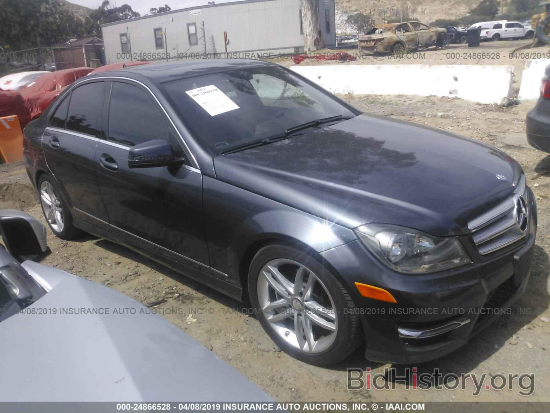 Photo WDDGF4HB8DA809746 - MERCEDES-BENZ C 2013