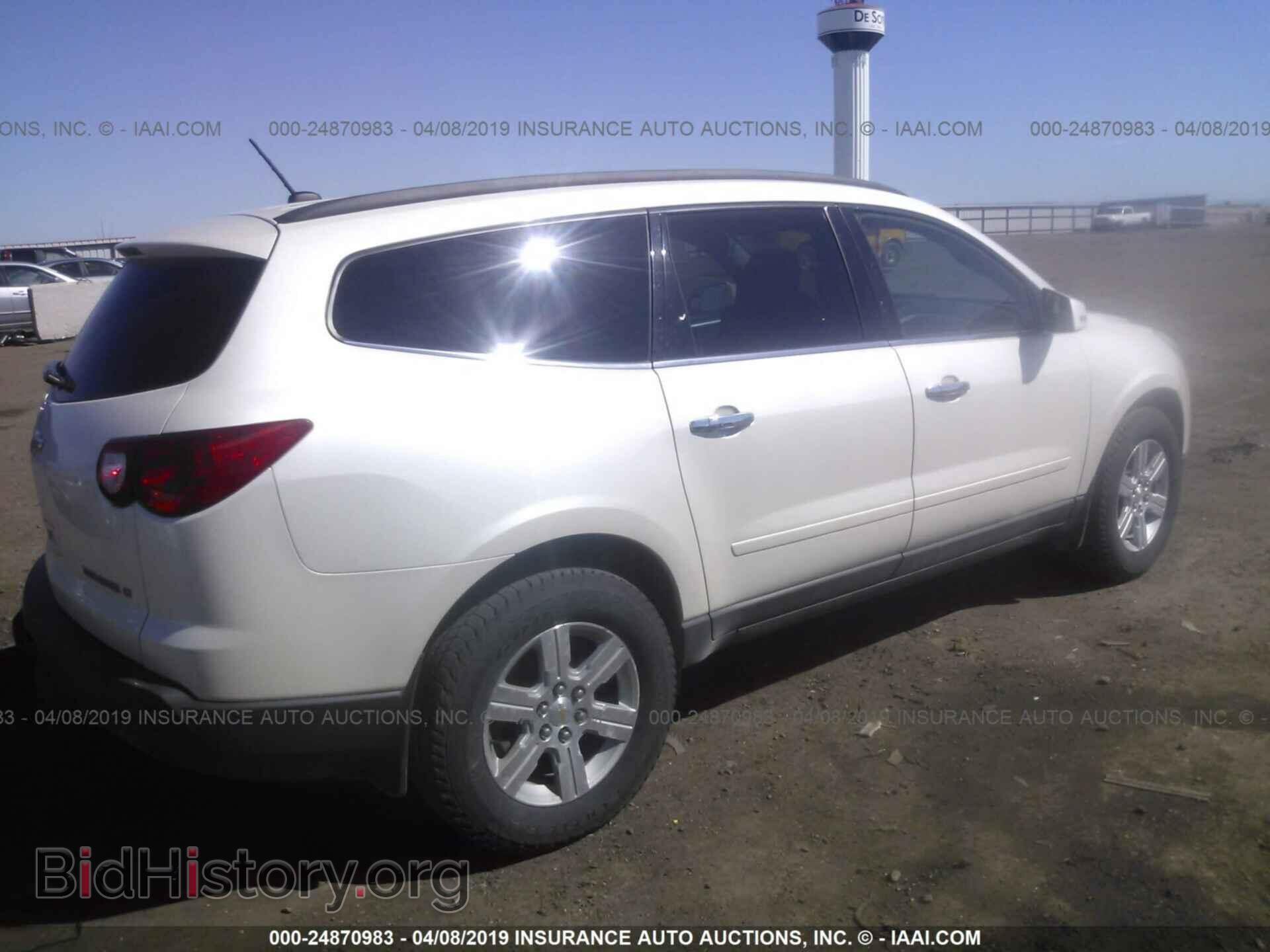 2011 CHEVROLET TRAVERSE - VIN: 1GNKVGED2BJ194436 - Фото 4