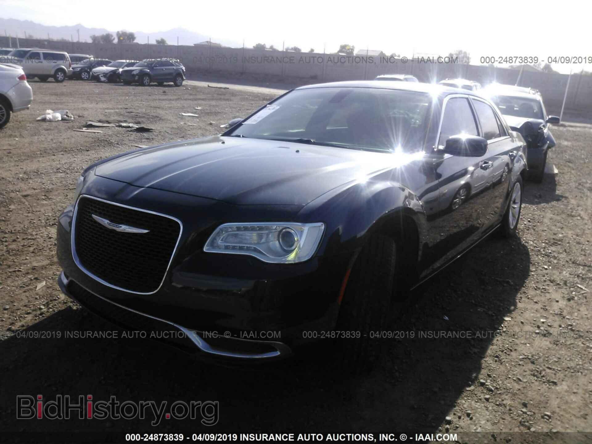 2016 CHRYSLER 300 - VIN: 2C3CCAAG3GH243270 - Фото 2
