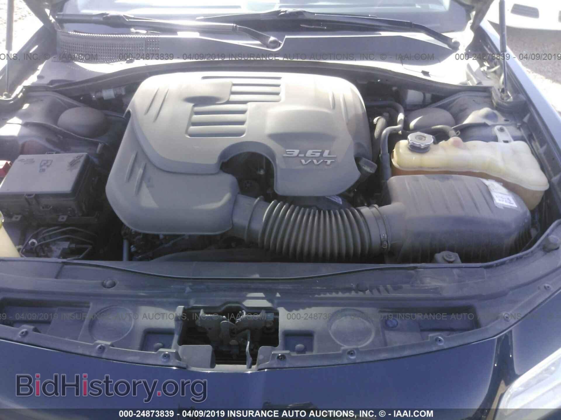 2016 CHRYSLER 300 - VIN: 2C3CCAAG3GH243270 - Фото 10