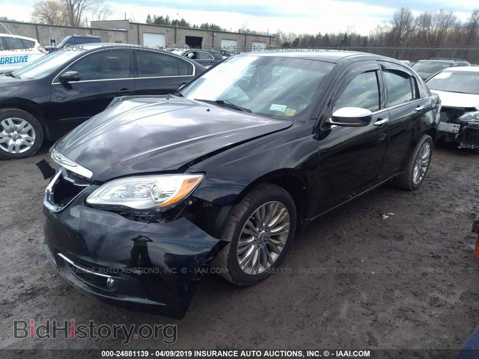2011 CHRYSLER 200 - VIN: 1C3BC2FG3BN607620 - Фото 2