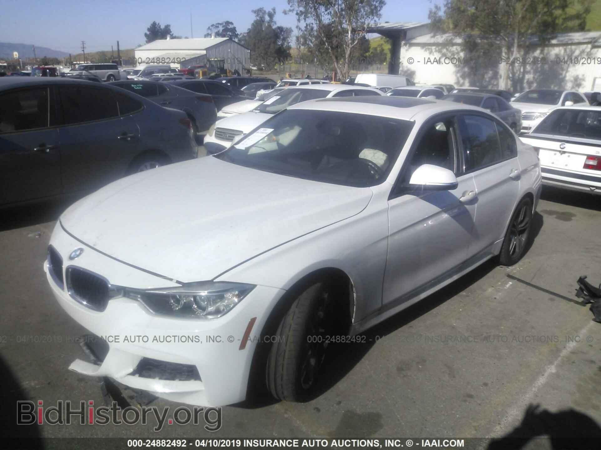 2013 BMW 328 - VIN: WBA3A5C55DF352084 - Фото 2